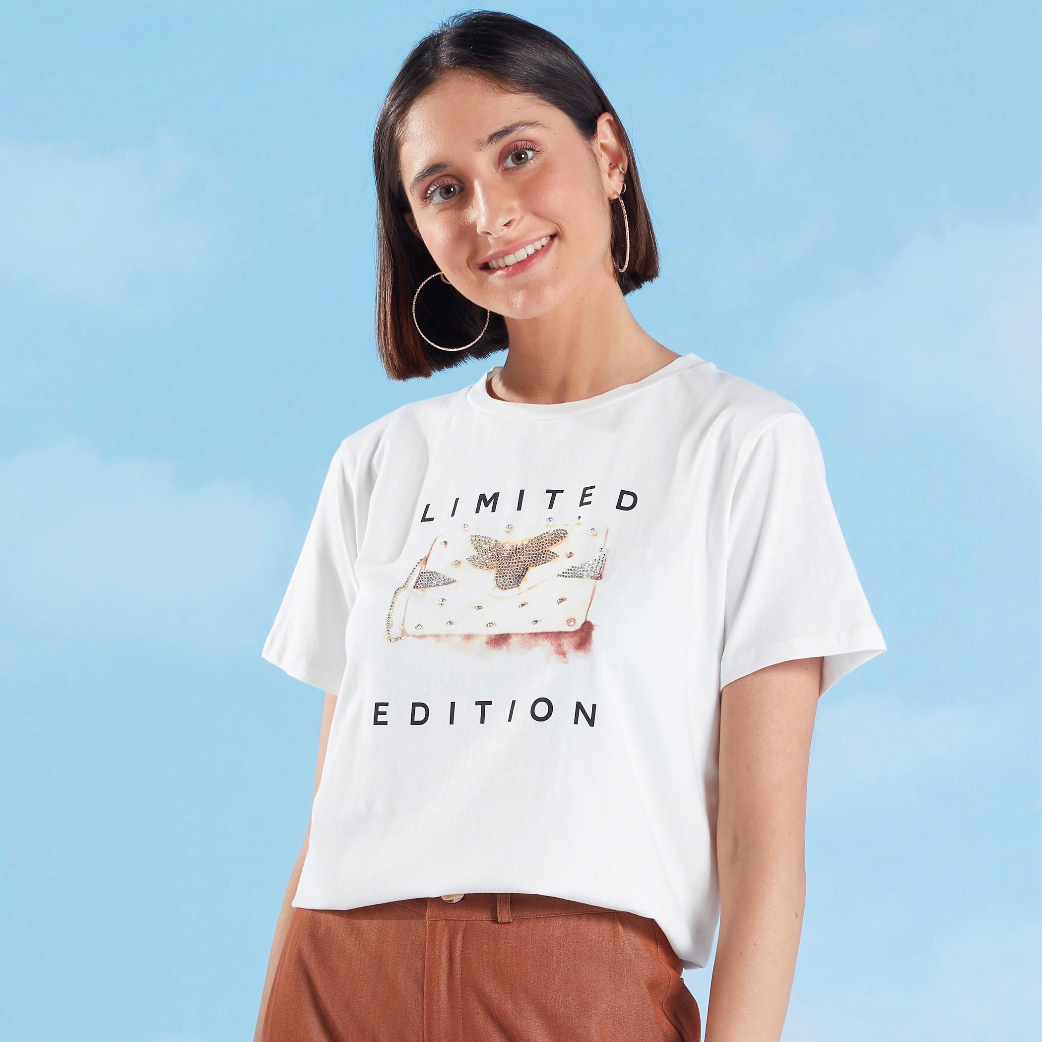 تيشيرت مزين بياقة ضيقة وأكمام قصيرة-women-clothing-tshirts-image-1
