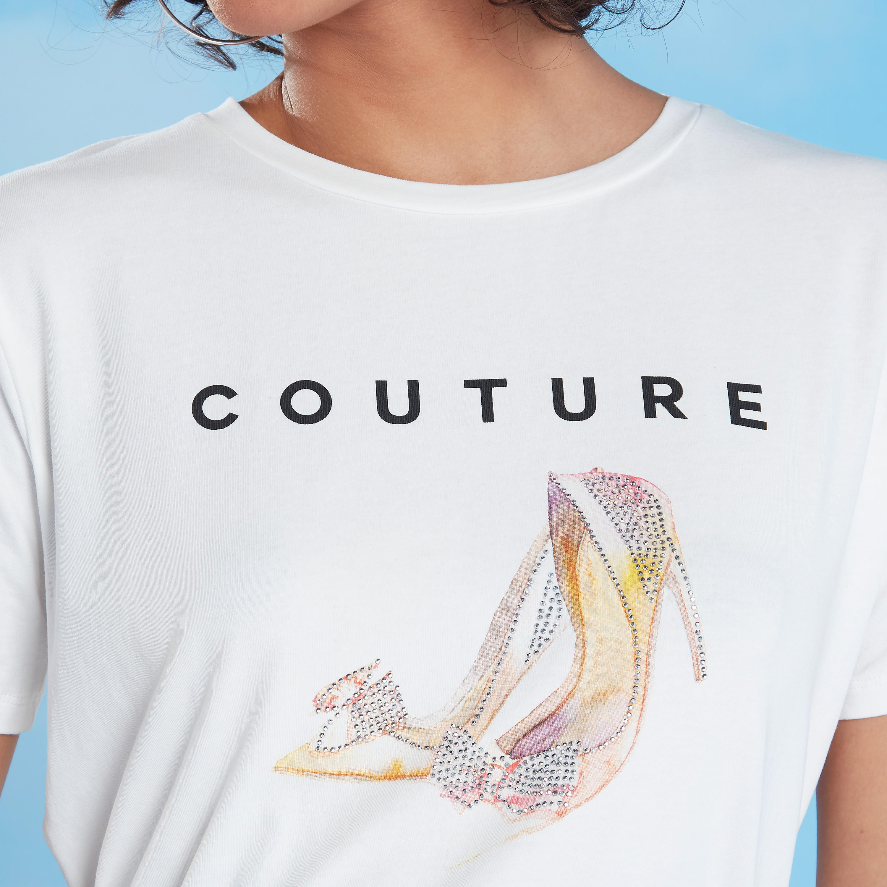 تيشيرت بياقة ضيّقة وأكمام قصيرة وتزيينات-women-clothing-tshirts-image-3
