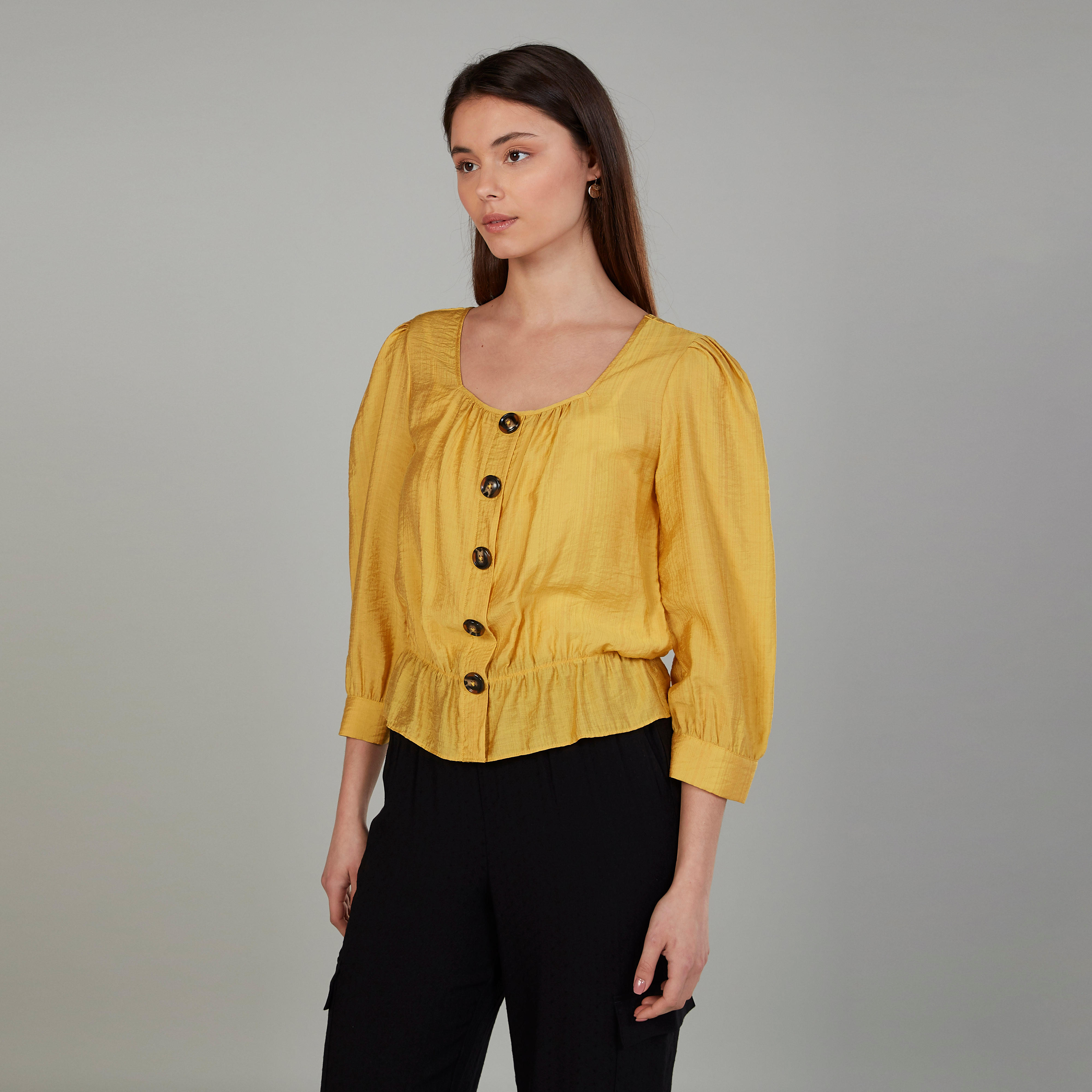 بلوزة منسوجة بارزة الملمس بياقة عميقة وأكمام 3/4-women-clothing-shirtsandblouses-blouses-image-1