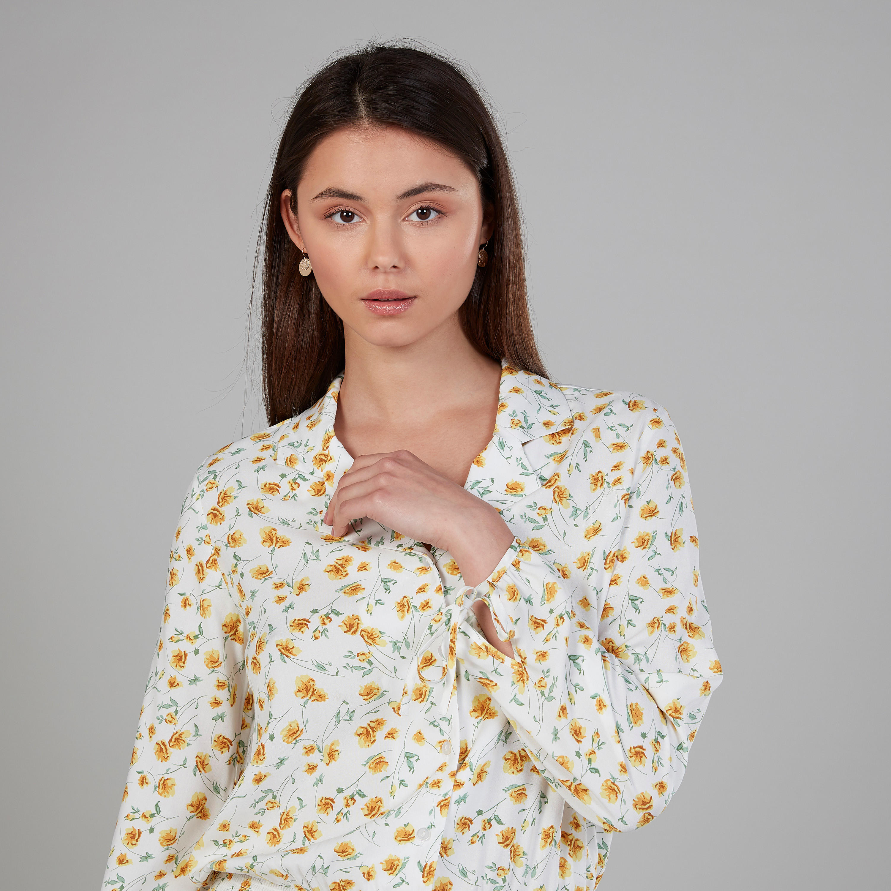 بلوزة بياقة عادية وأكمام بيشوب وطبعات زهرية-women-clothing-shirtsandblouses-blouses-image-3