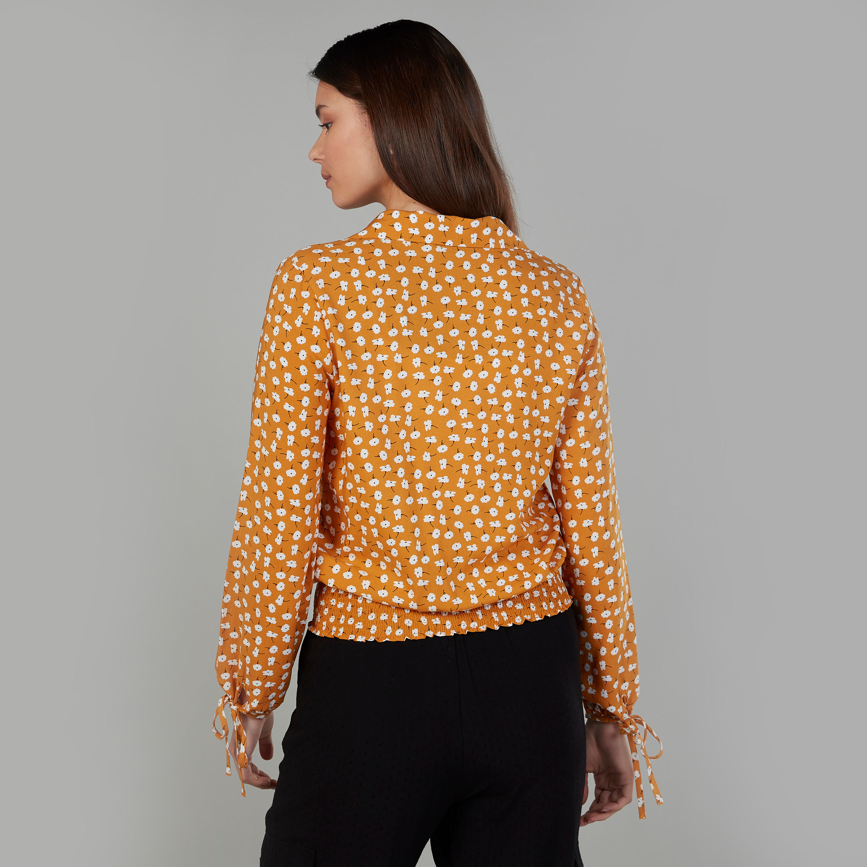 بلوزة بياقة V بأكمام طويلة وطبعات أزهار-women-clothing-shirtsandblouses-blouses-image-1
