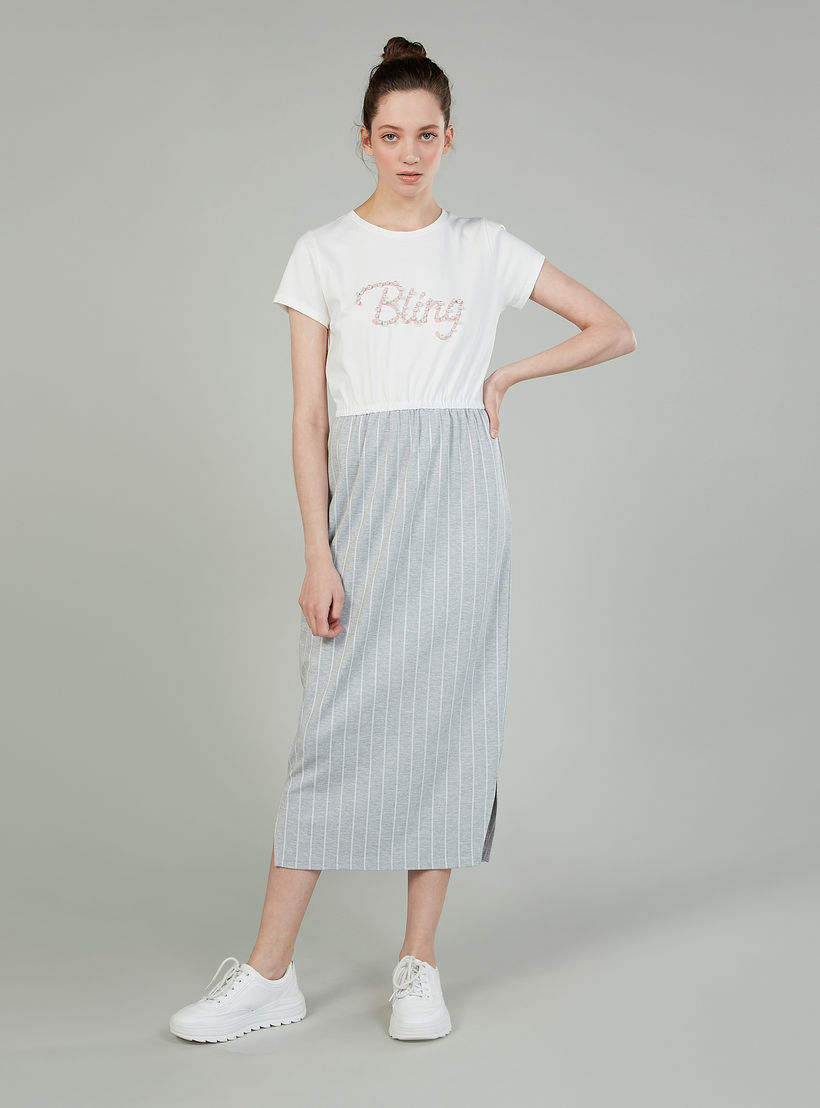 فستان تيشيرت ميدي بتفاصيل لؤلؤ وأكمام قصيرة وفتحة جانبيّة-women-clothing-dresses-image-1