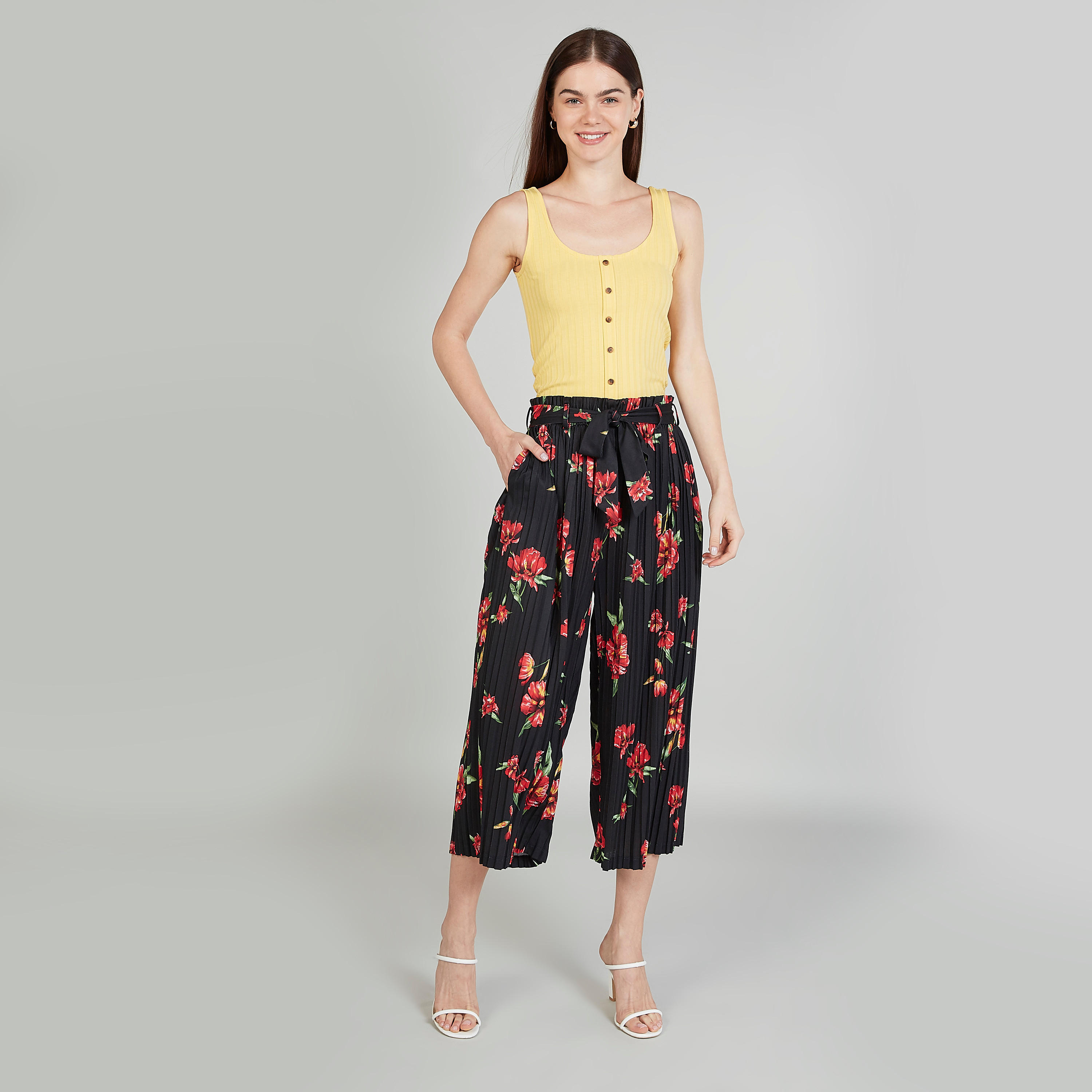 بنطلون قصير بخصر بيبر باج متوسط الارتفاع وتفاصيل جيوب بطبعات-women-clothing-bottoms-trousers-image-2