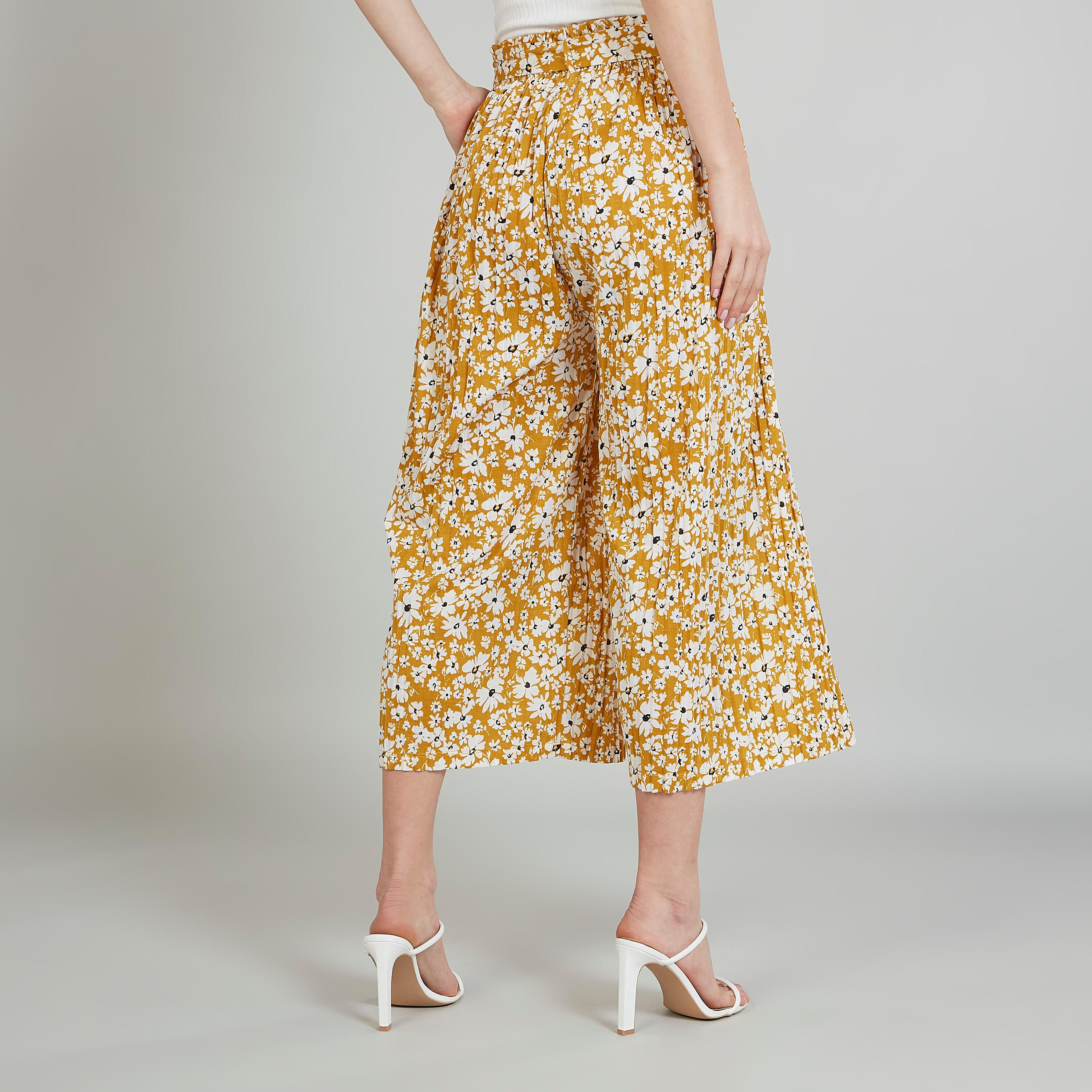 بنطلون قصير بخصر متوسط الارتفاع وتفاصيل جيوب وخصر بيبر باج وطبعات-women-clothing-bottoms-trousers-image-4