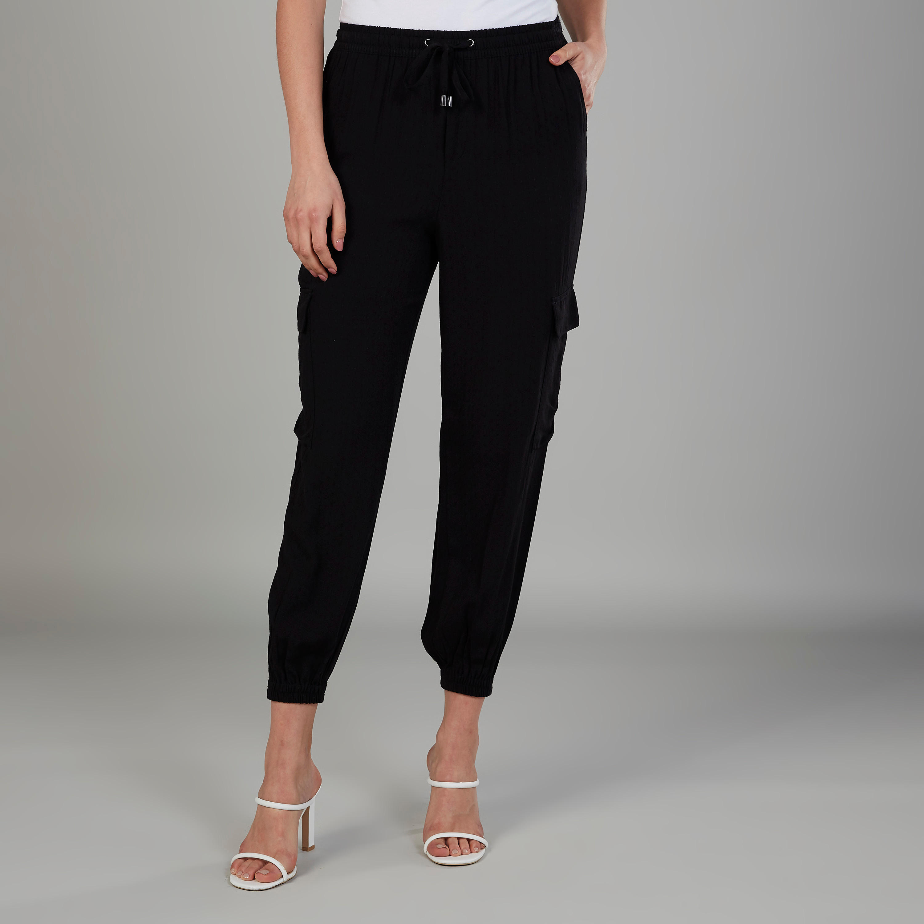 بنطلون بارز الملمس بخصر مطّاطي متوسط الارتفاع وحزام-women-clothing-bottoms-joggers-image-1