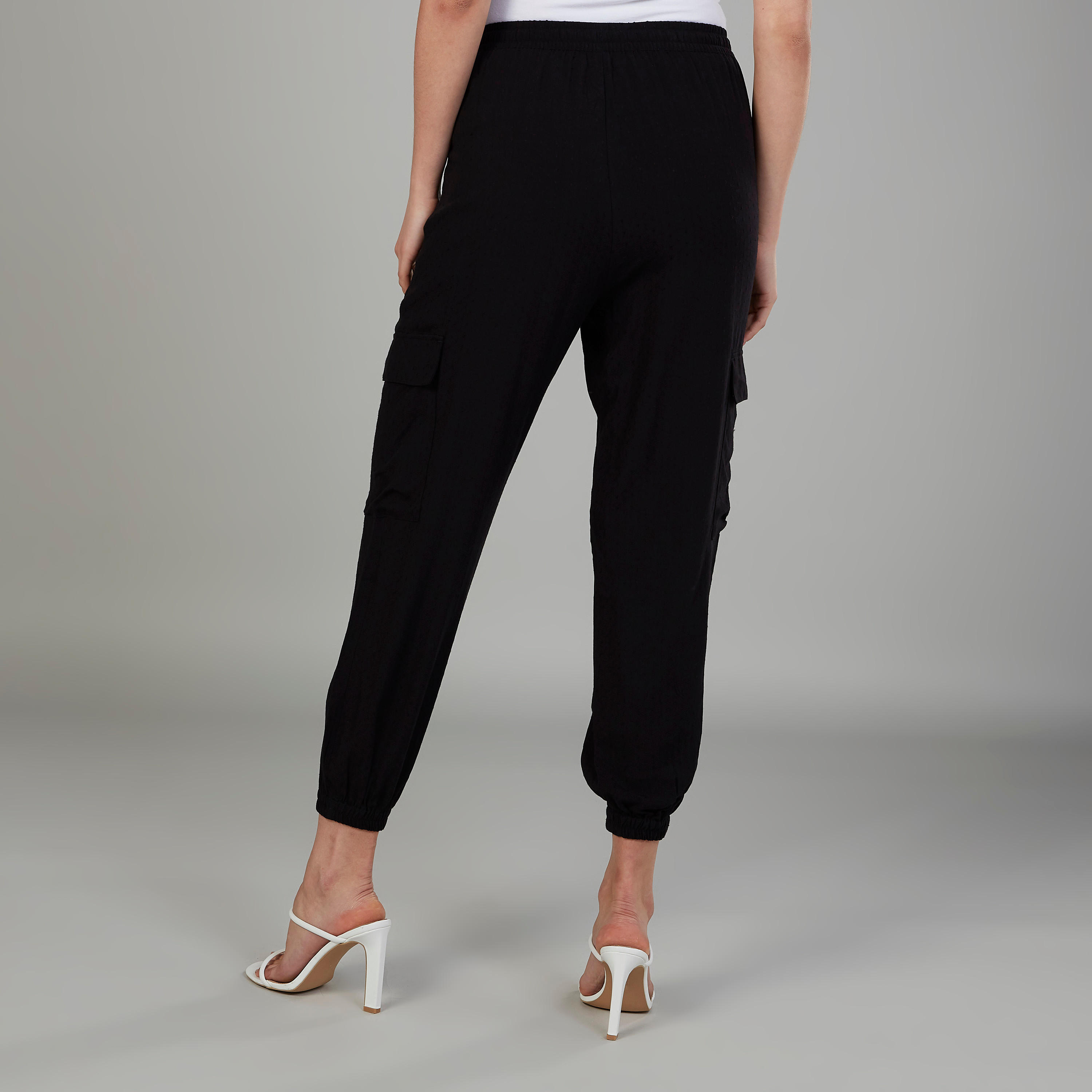 بنطلون بارز الملمس بخصر مطّاطي متوسط الارتفاع وحزام-women-clothing-bottoms-joggers-image-4