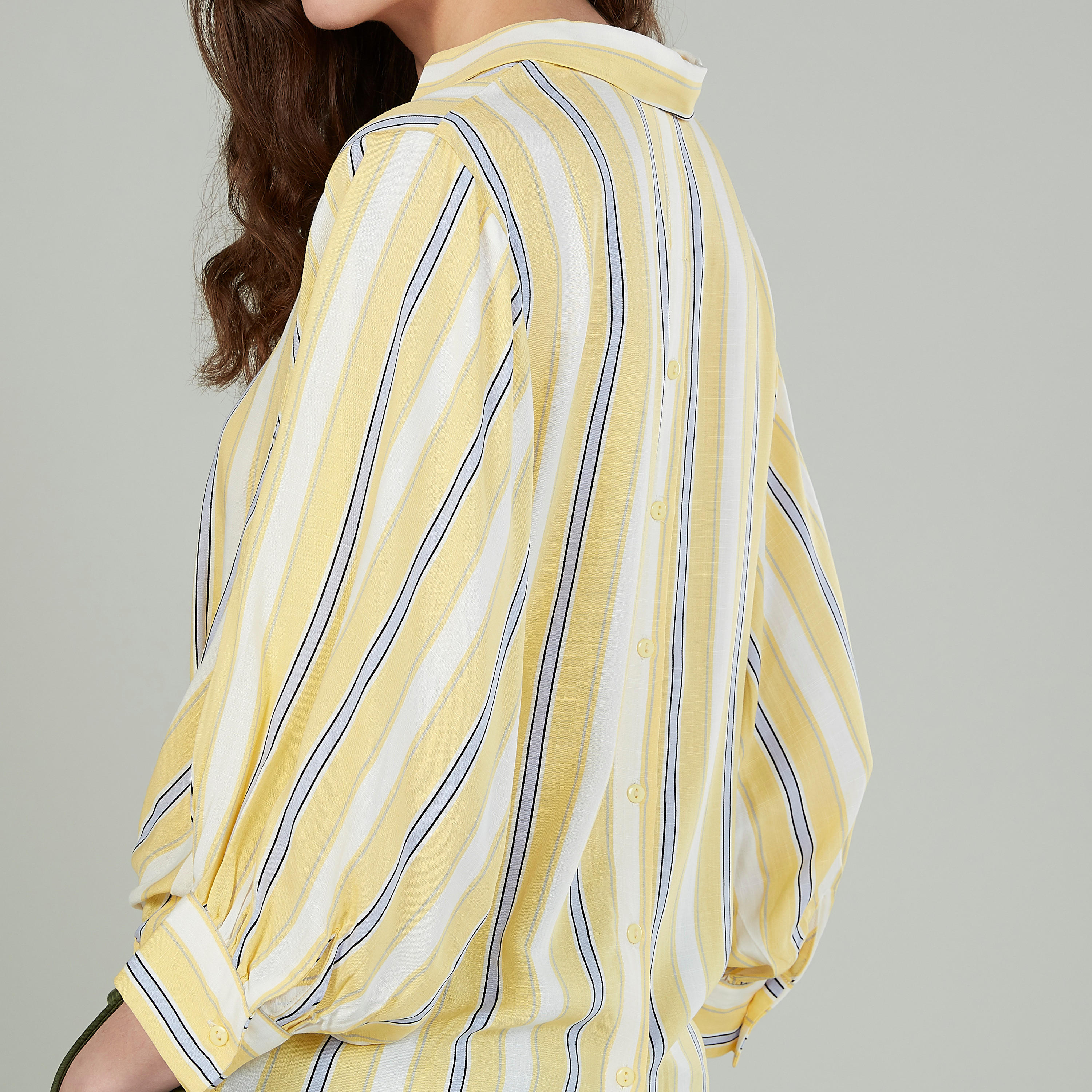 بلوزة مقلّمة بياقة V وأكمام طويلة-women-clothing-shirtsandblouses-blouses-image-3