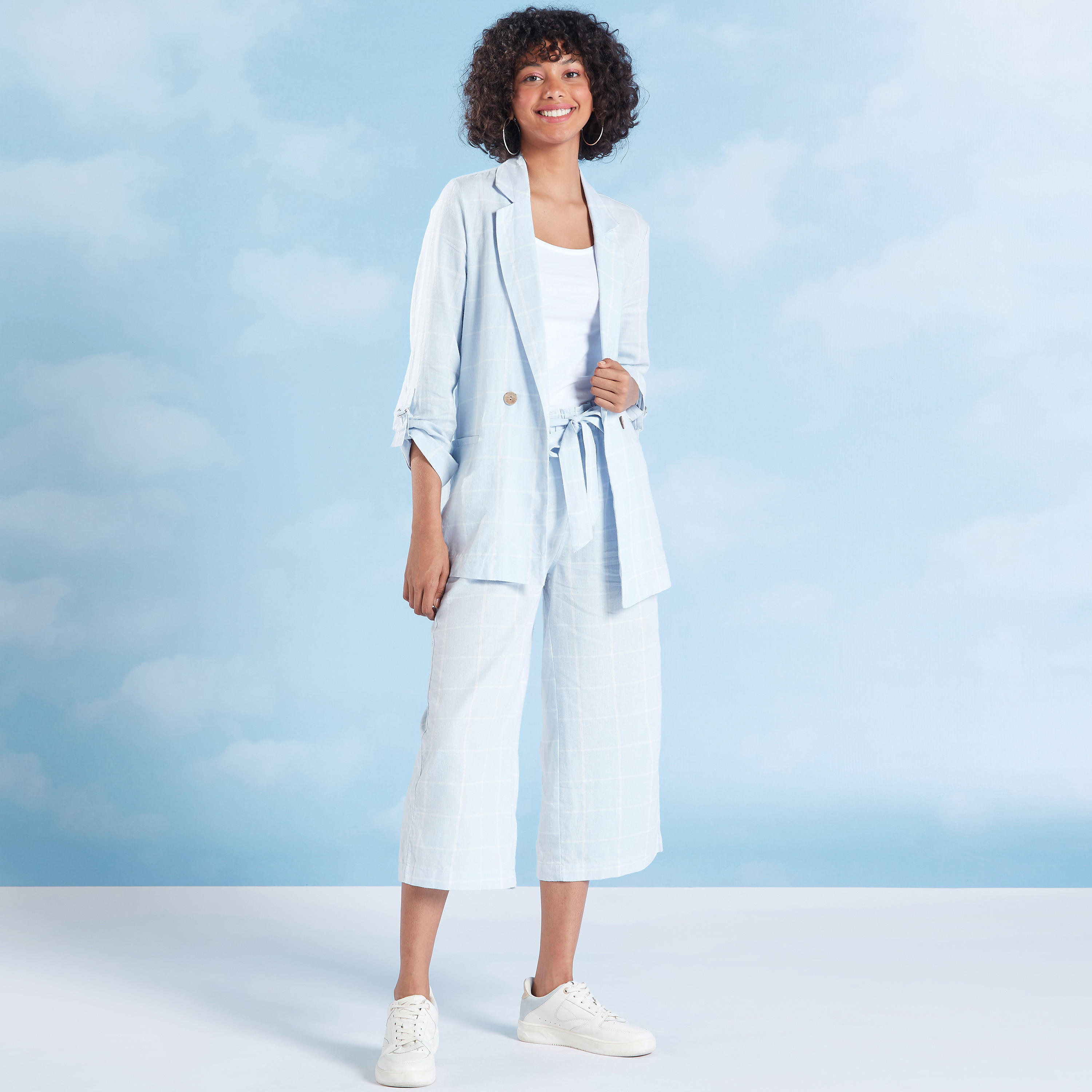 بنطلون قصير كاروهات بخصر متوسط الارتفاع بجيوب وخصر مطاطي-women-clothing-bottoms-trousers-image-2