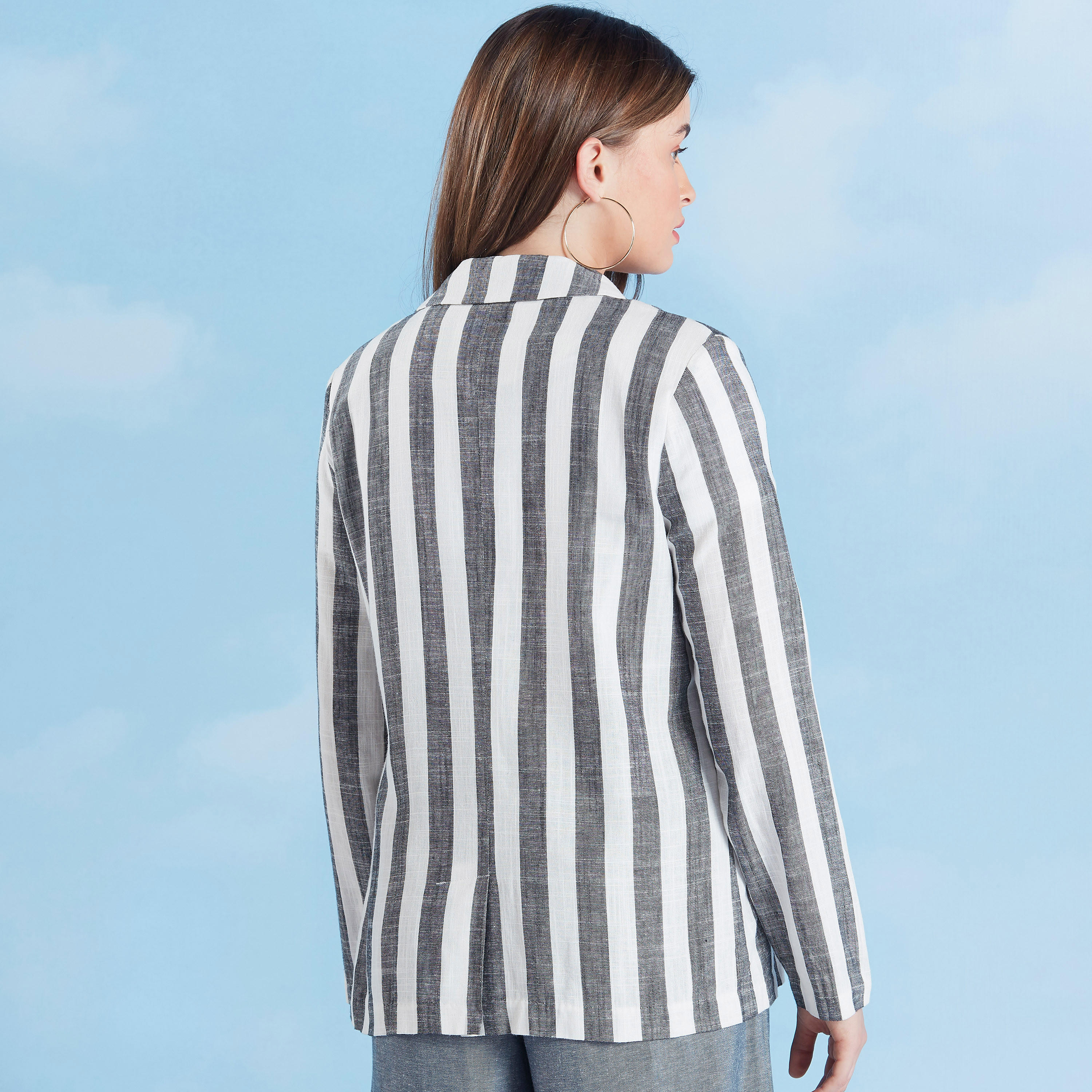 جاكيت مخطط بياقة مطوية وأكمام طويلة-women-clothing-coatsandjackets-blazers-image-4