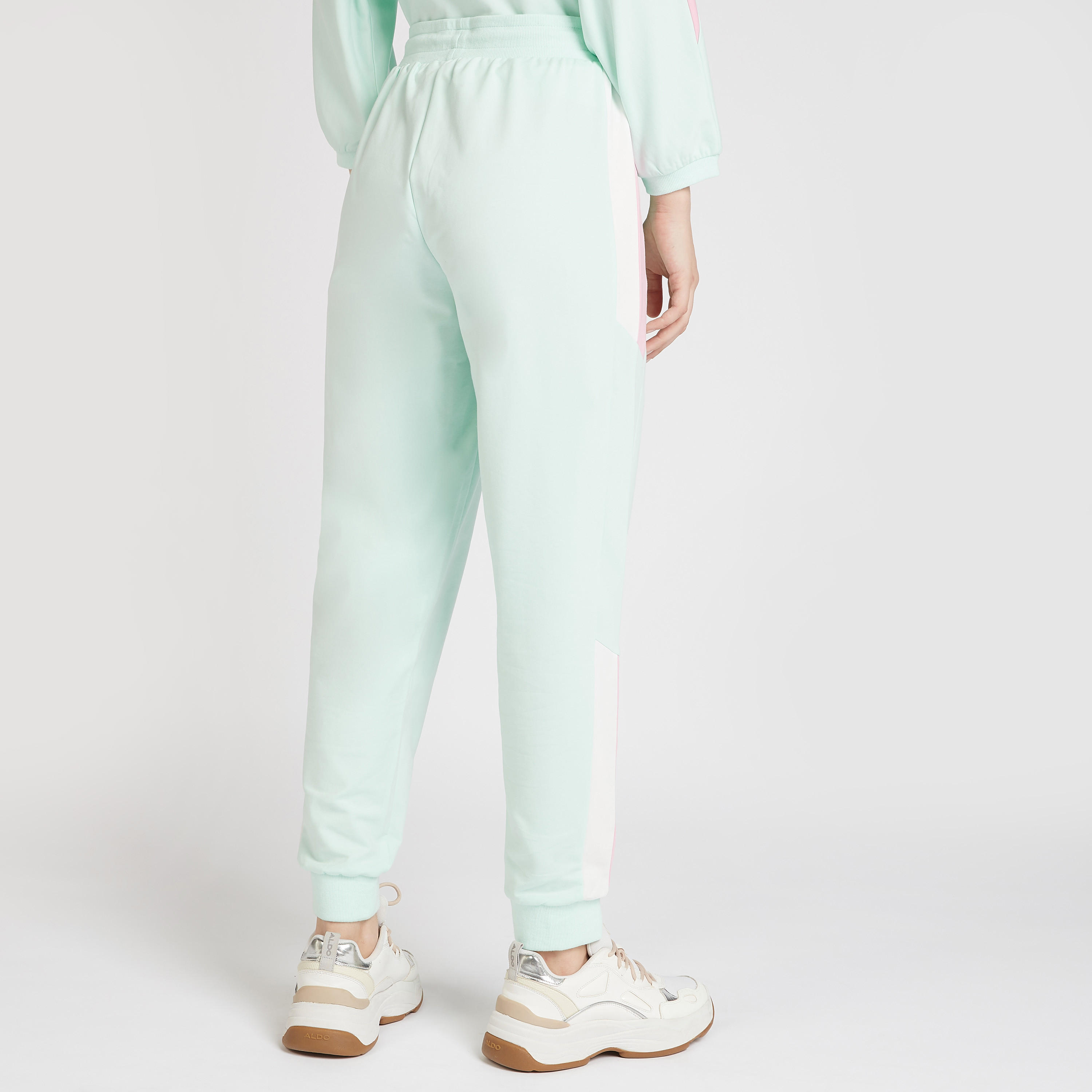 بنطلون رياضي بخصر مرتفع بارز الملمس بتفاصيل جيوب-women-clothing-bottoms-joggers-image-4