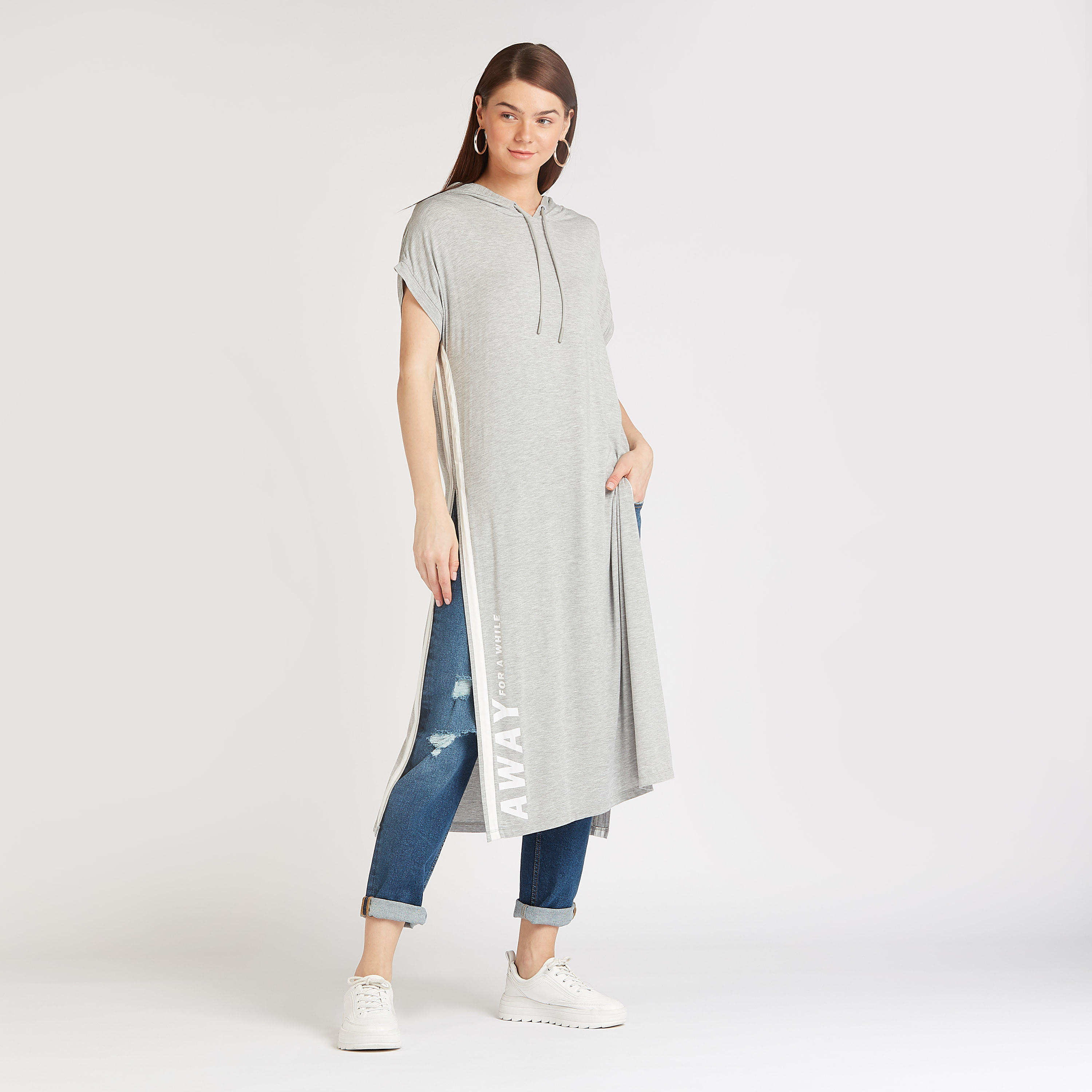 تيشيرت طويل بطبعات وأكمام متصّلة وقبّعة-women-clothing-tshirts-image-2