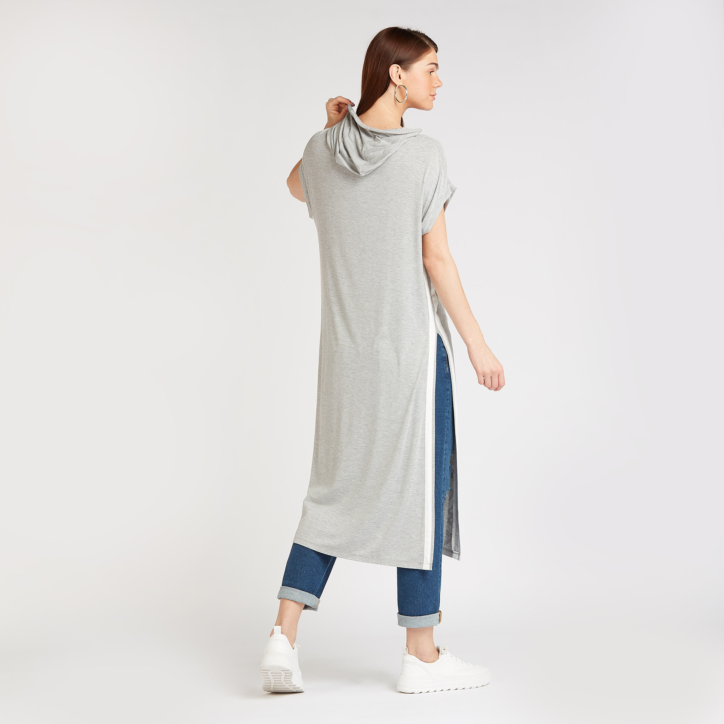 تيشيرت طويل بطبعات وأكمام متصّلة وقبّعة-women-clothing-tshirts-image-4