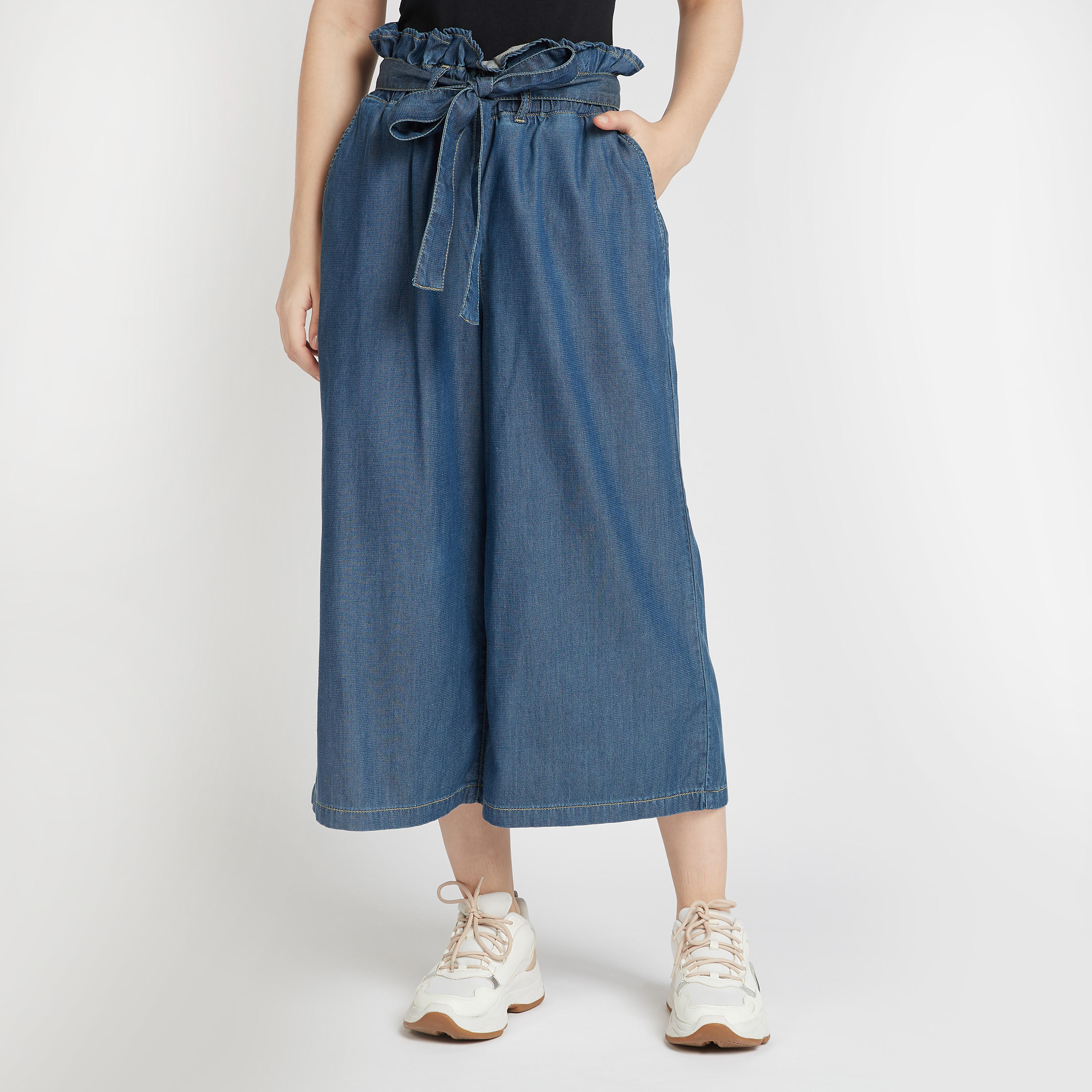 بنطلون قصير واسع سادة بخصر مرتفع بتفاصيل جيوب وأربطة-women-clothing-bottoms-trousers-image-1