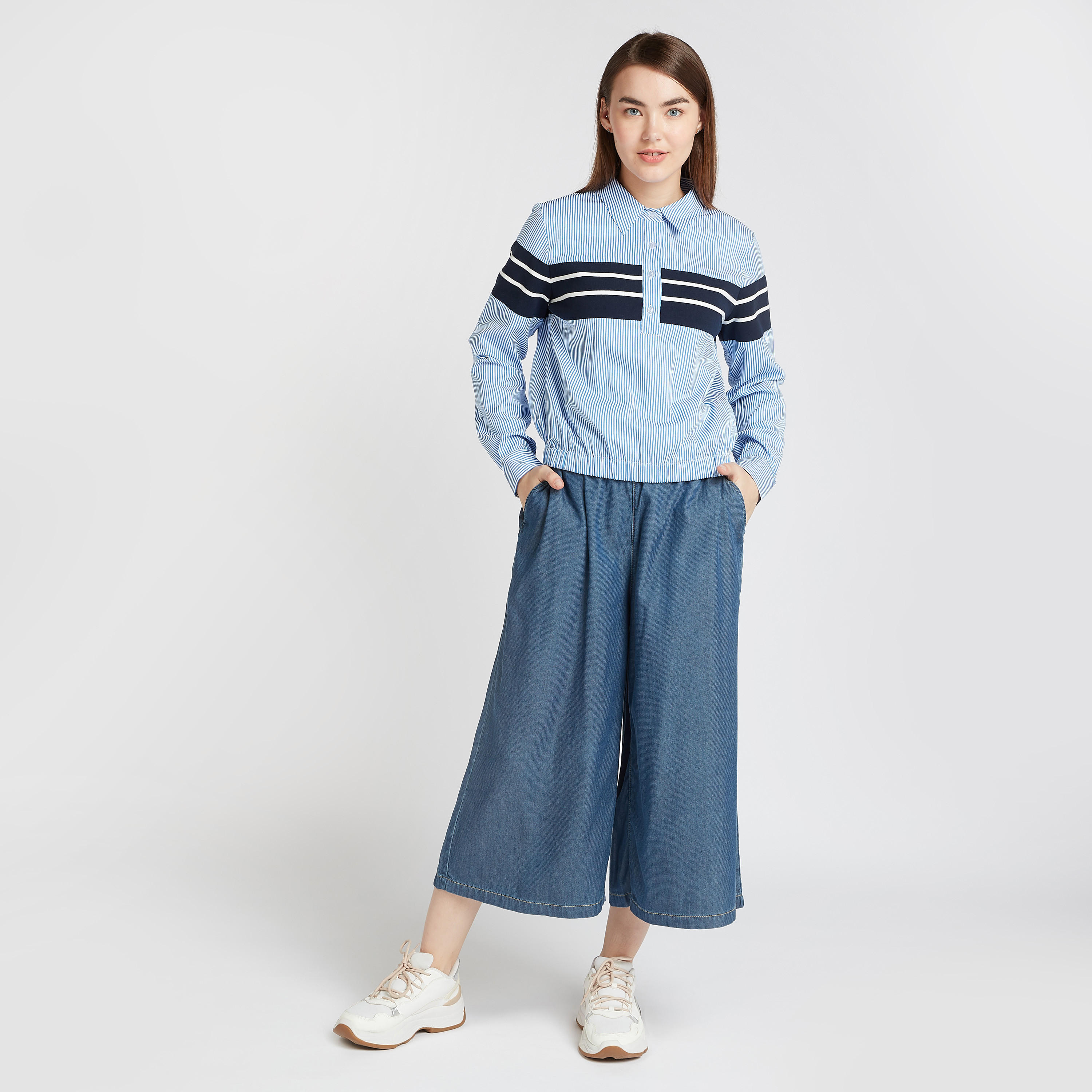 بنطلون قصير واسع سادة بخصر مرتفع بتفاصيل جيوب وأربطة-women-clothing-bottoms-trousers-image-2