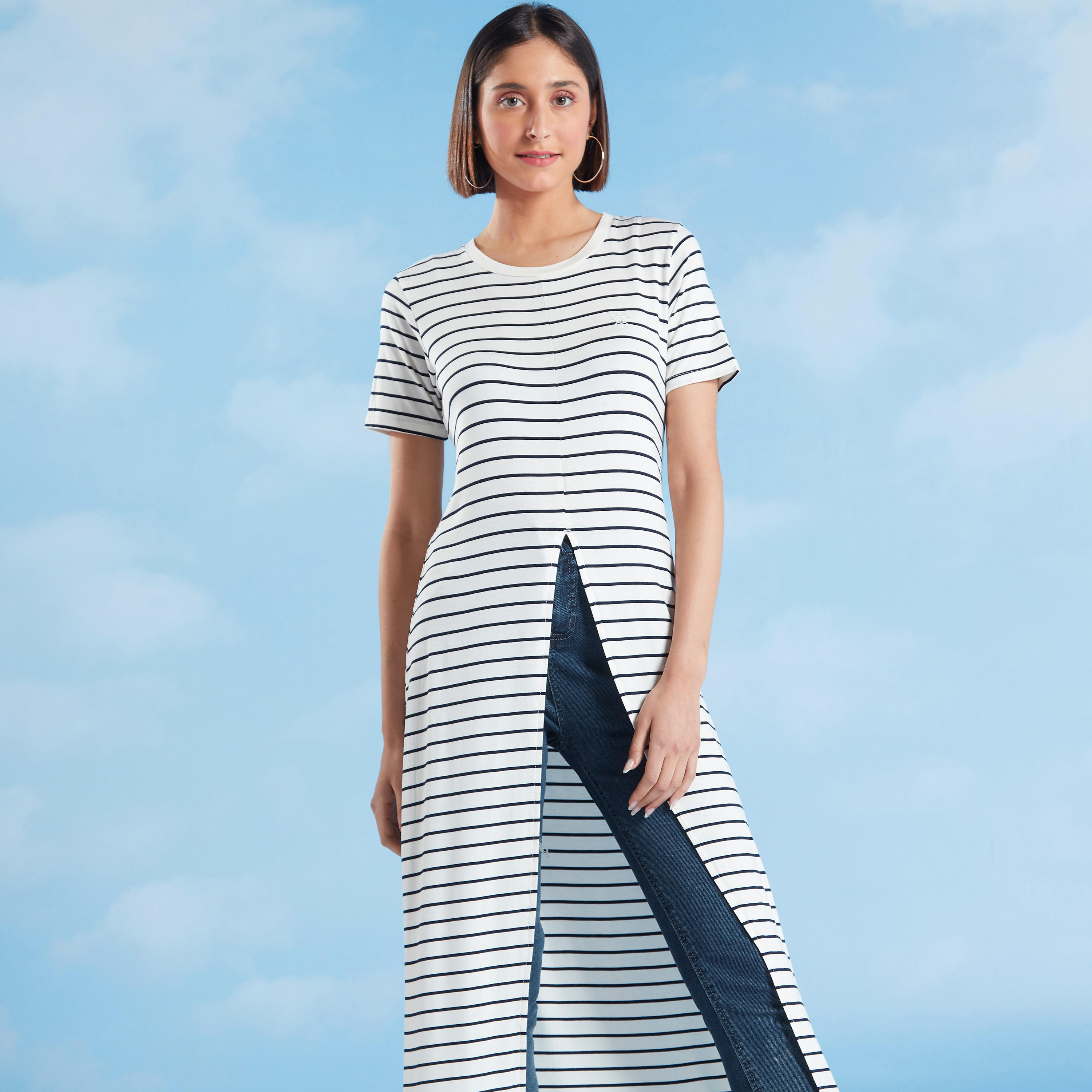 تيشيرت طويل مقلّم بياقة مستديرة وأكمام قصيرة-women-clothing-tshirts-image-2
