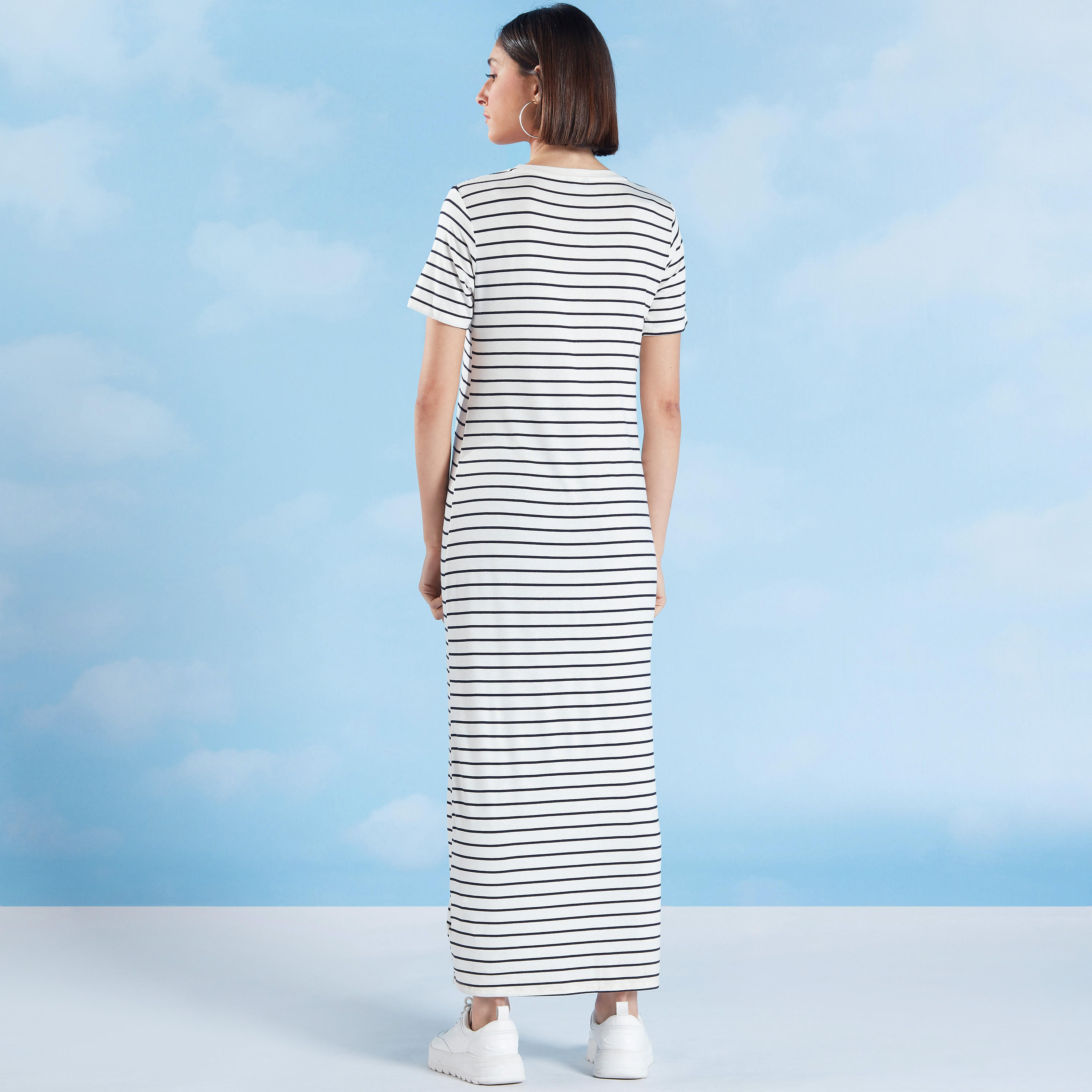 تيشيرت طويل مقلّم بياقة مستديرة وأكمام قصيرة-women-clothing-tshirts-image-4
