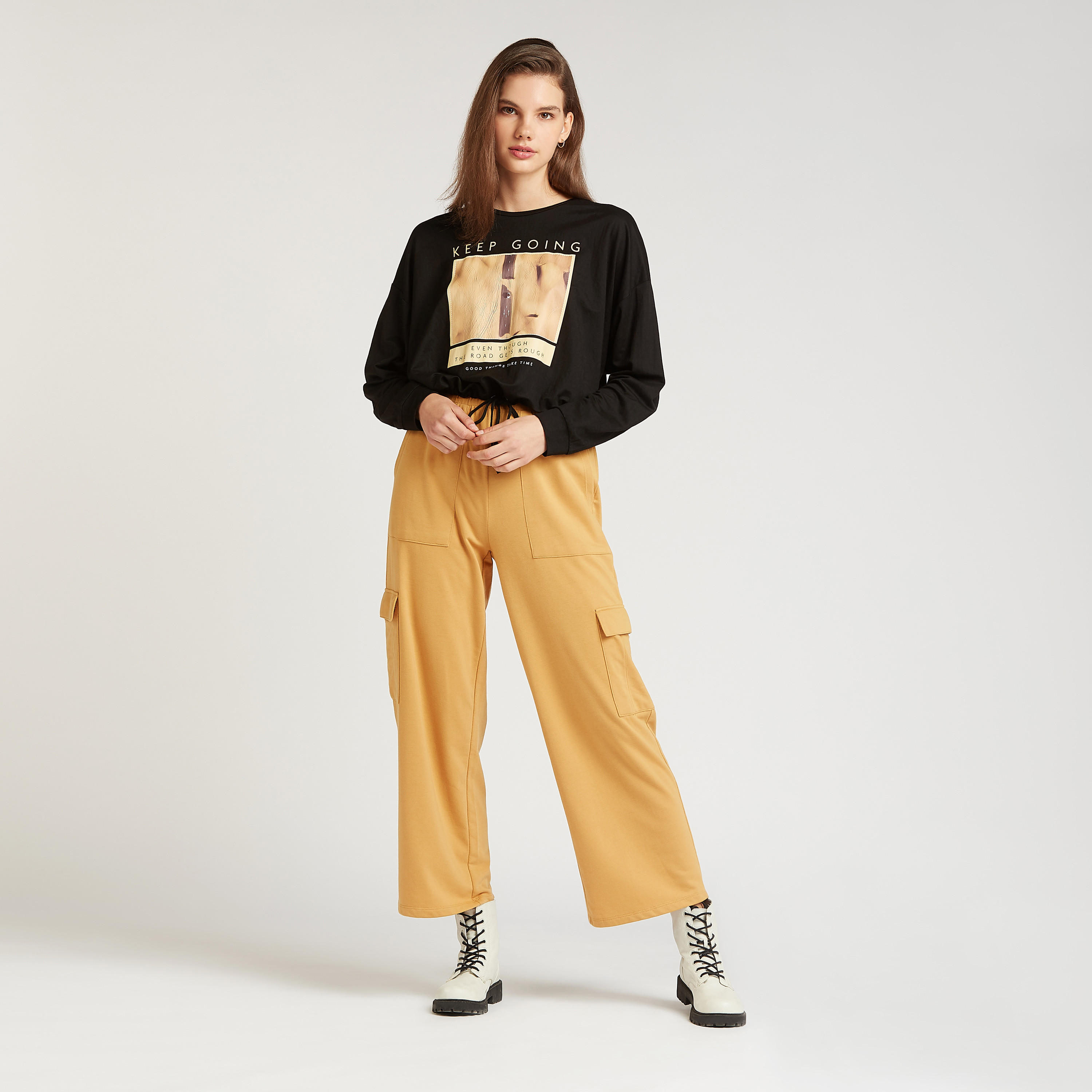 سويت شيرت قصير بأكمام واسعة وأربطة بطبعات-women-winterwear-hoodiesandsweatshirts-sweatshirts-image-2