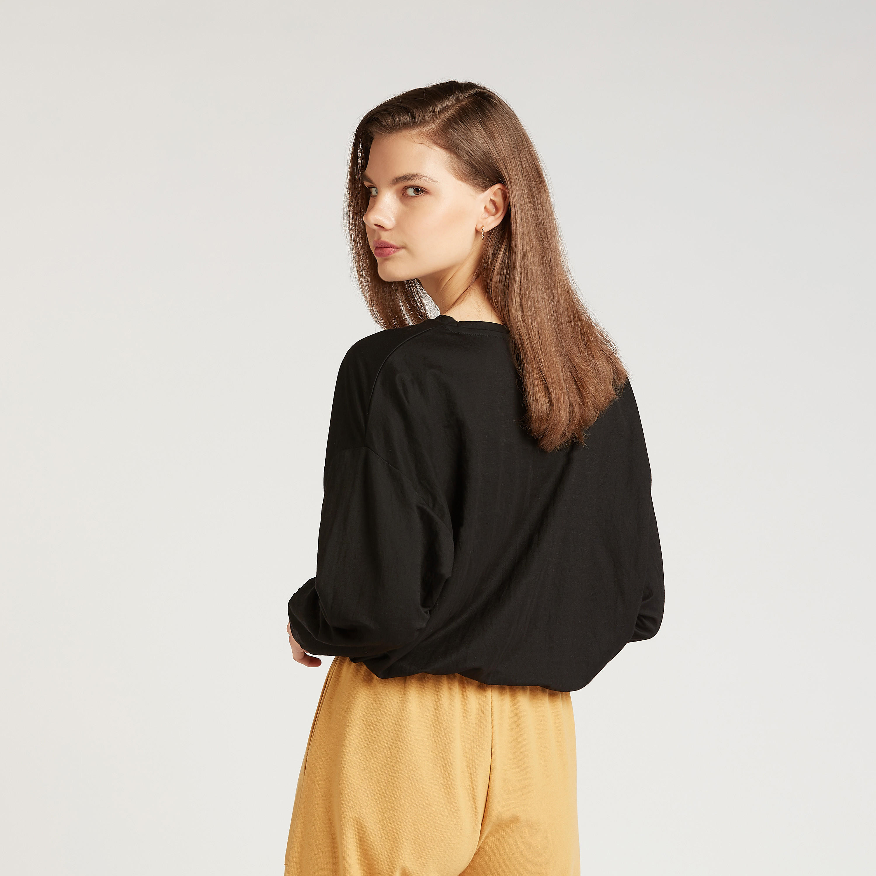 سويت شيرت قصير بأكمام واسعة وأربطة بطبعات-women-winterwear-hoodiesandsweatshirts-sweatshirts-image-4