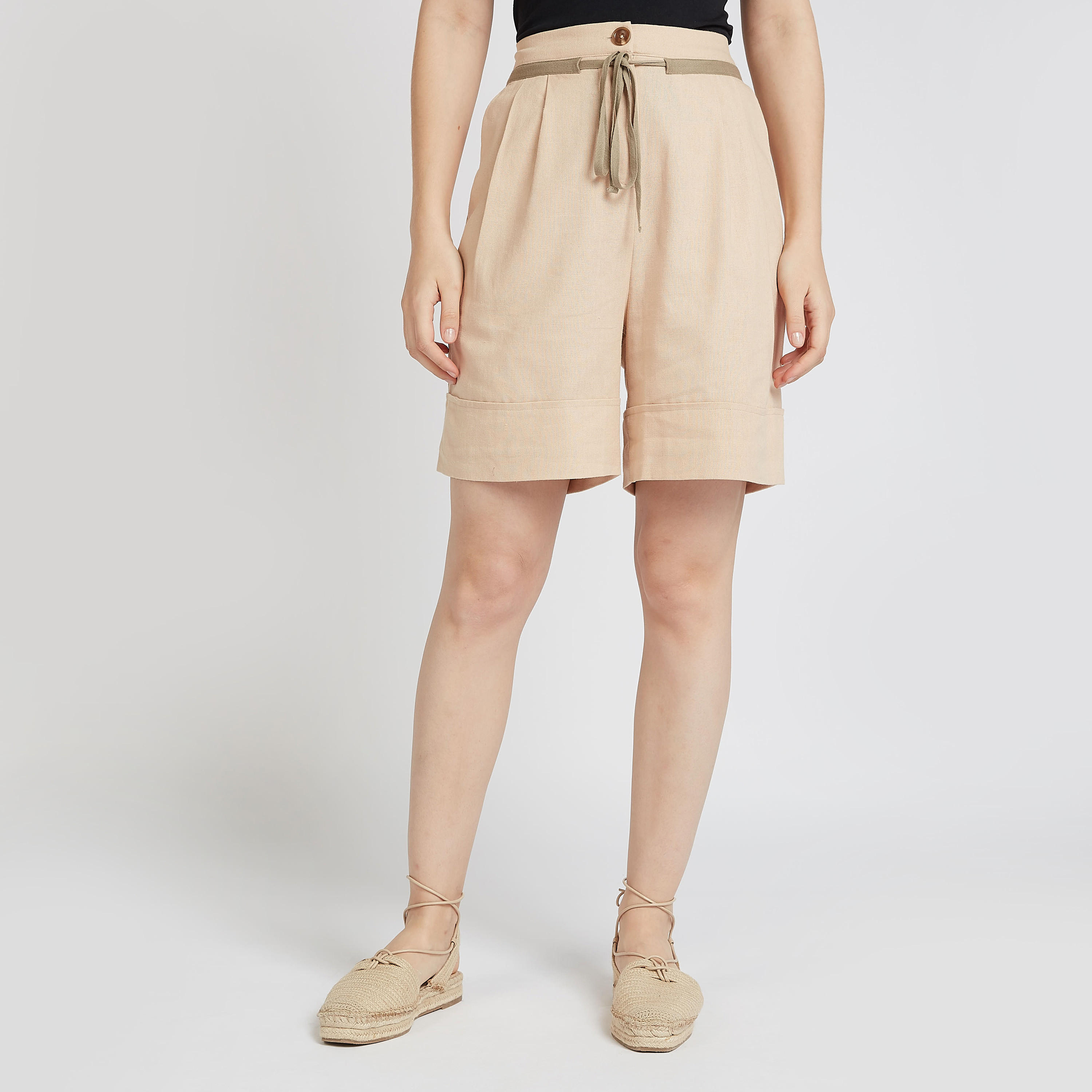 شورت بارز الملمس بتفاصيل جيوب وأربطة-women-clothing-bottoms-shorts-image-1
