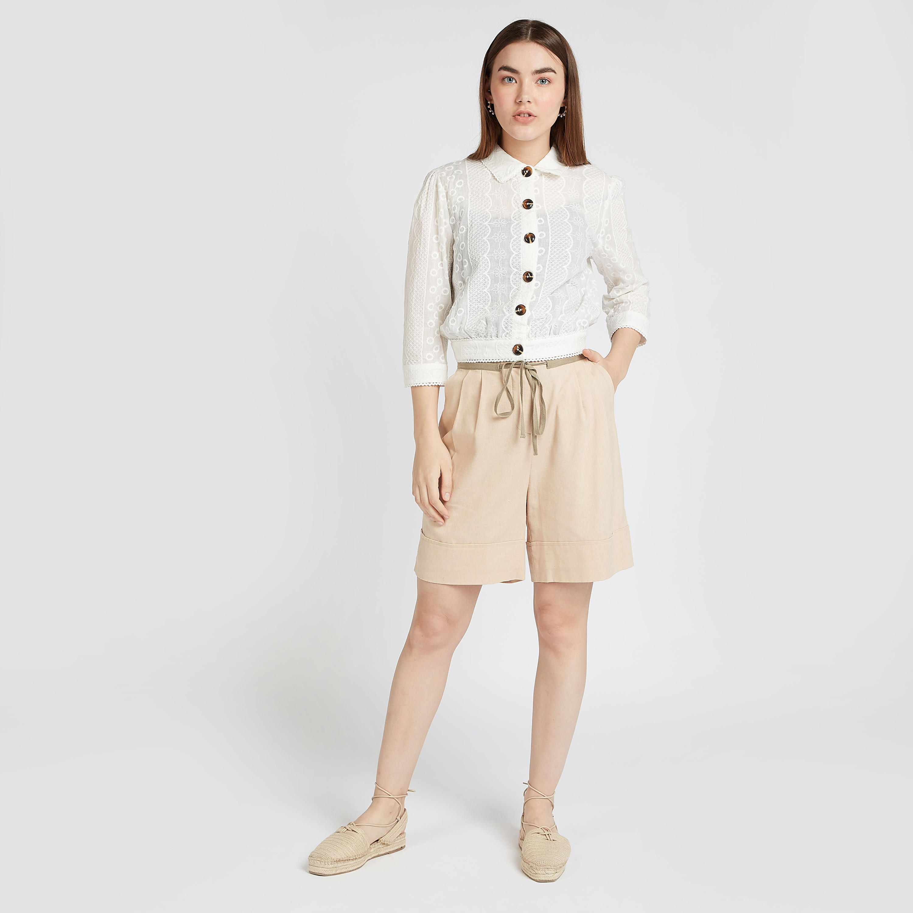 شورت بارز الملمس بتفاصيل جيوب وأربطة-women-clothing-bottoms-shorts-image-2