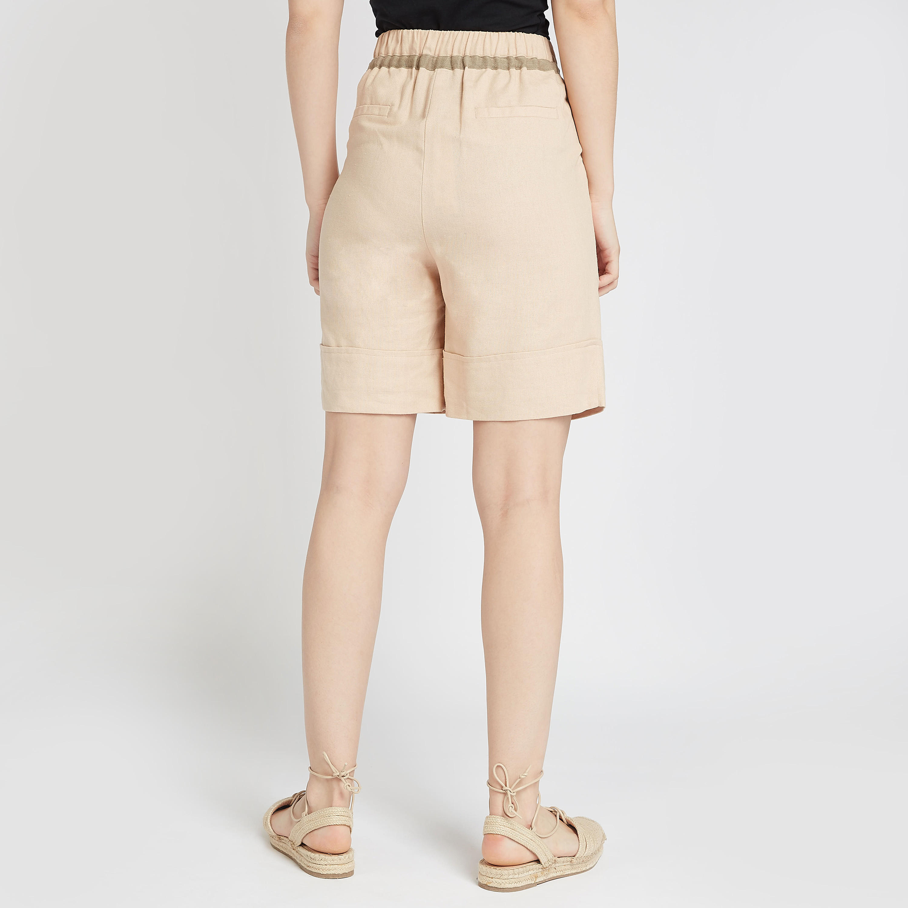 شورت بارز الملمس بتفاصيل جيوب وأربطة-women-clothing-bottoms-shorts-image-4