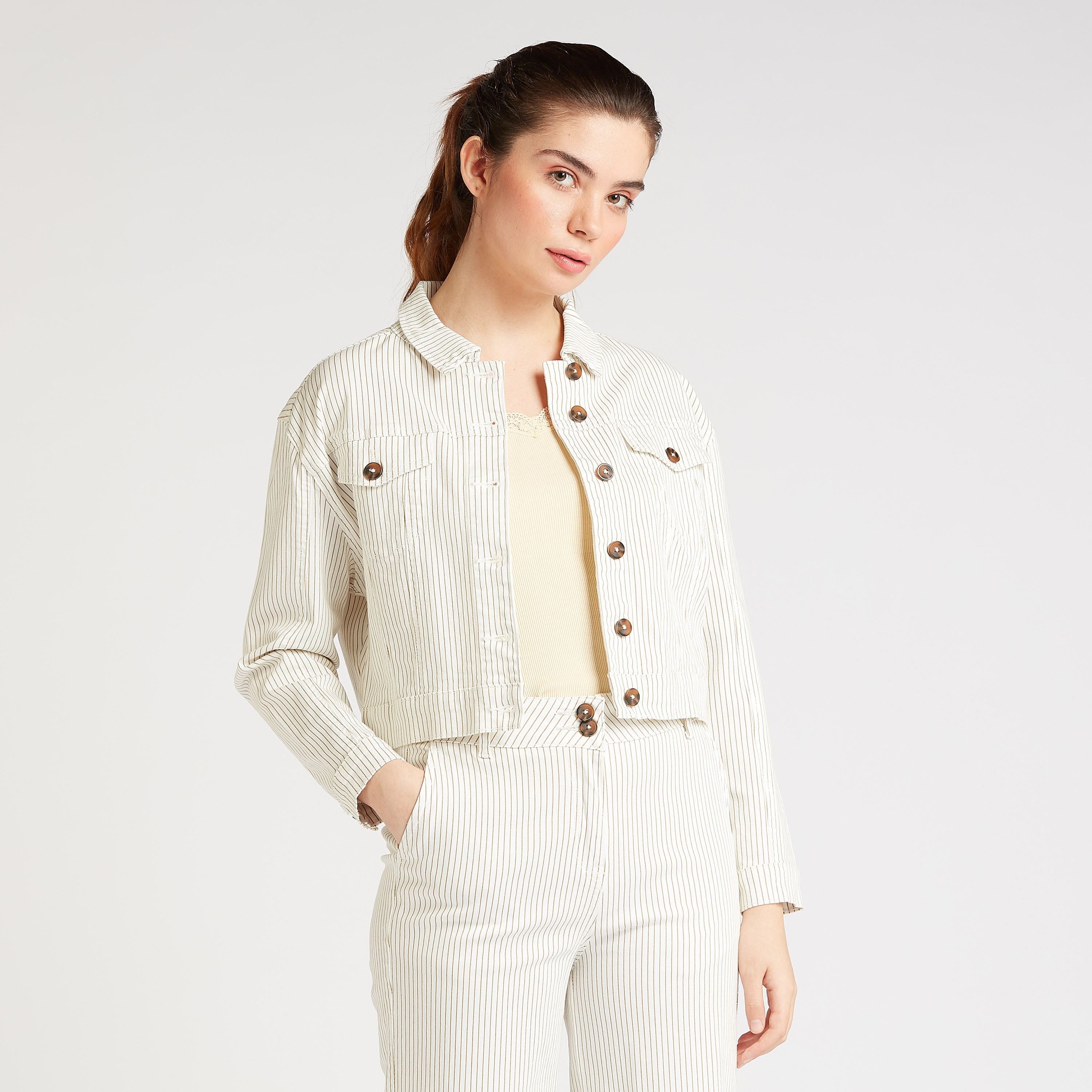جاكيت مخططة بأكمام طويلة وجيوب بطيّة-women-winterwear-coatsandjackets-jackets-image-1