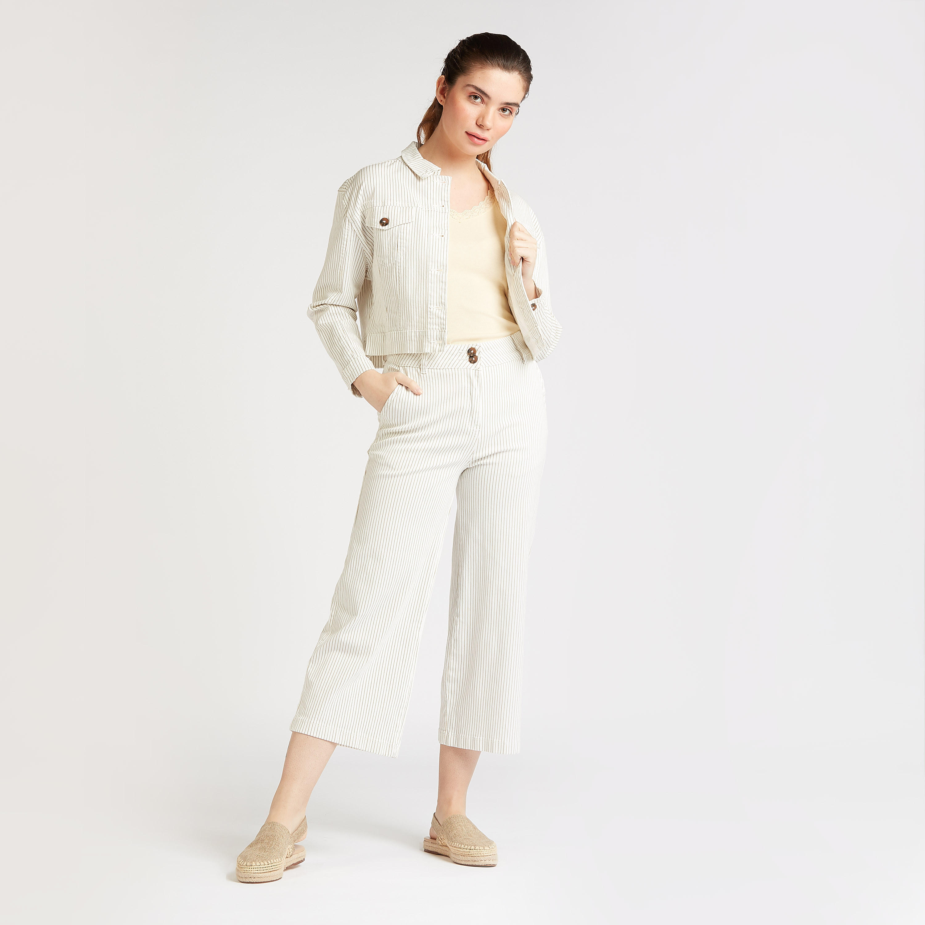 جاكيت مخططة بأكمام طويلة وجيوب بطيّة-women-winterwear-coatsandjackets-jackets-image-2