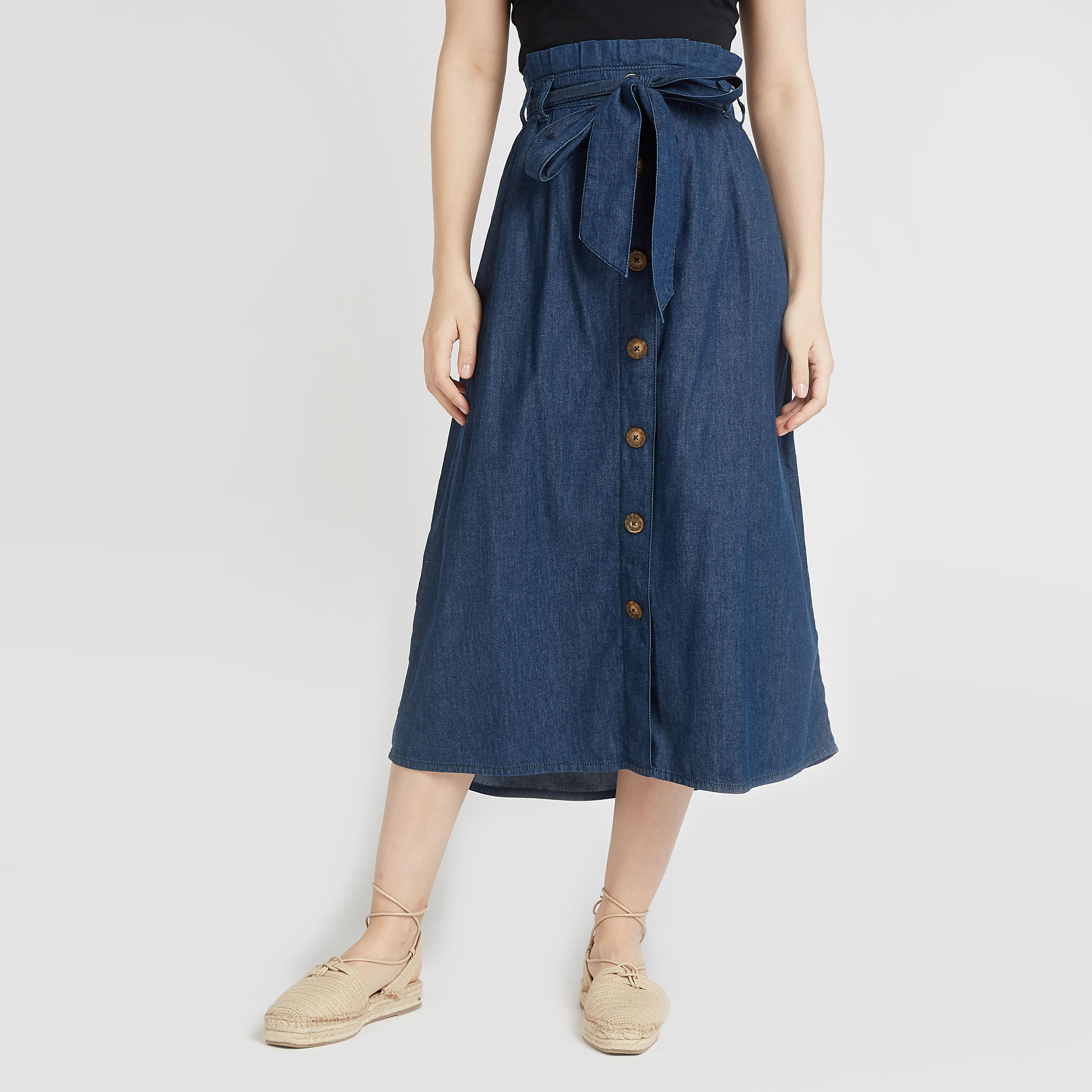 تنّورة دنيم ميدي بخصر متوسّط الإرتفاع وتفاصيل زر وأربطة-women-clothing-bottoms-skirts-image-1