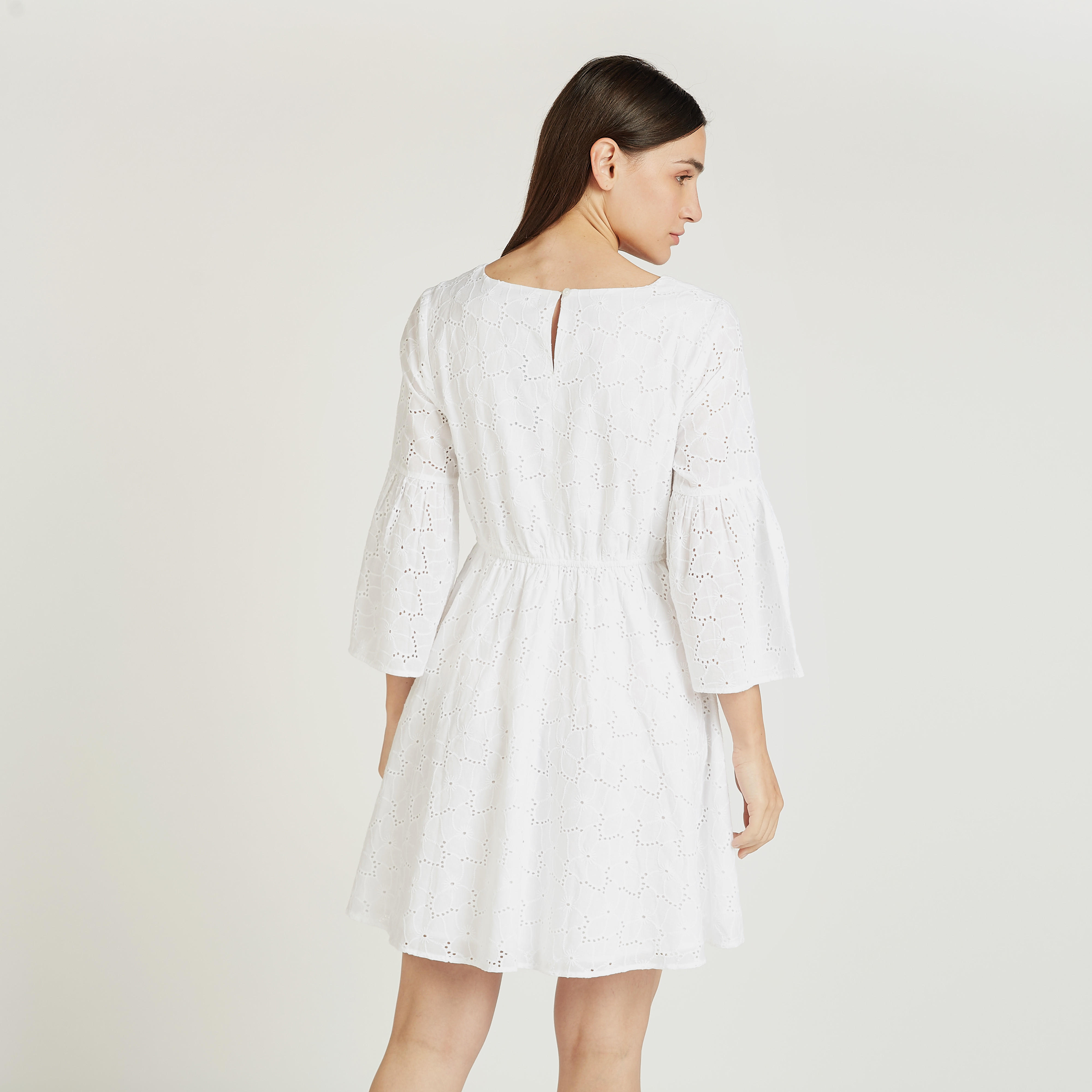 فستان قصير شيفلي بأكمام 3/4 وياقة V-women-clothing-dresses-image-4