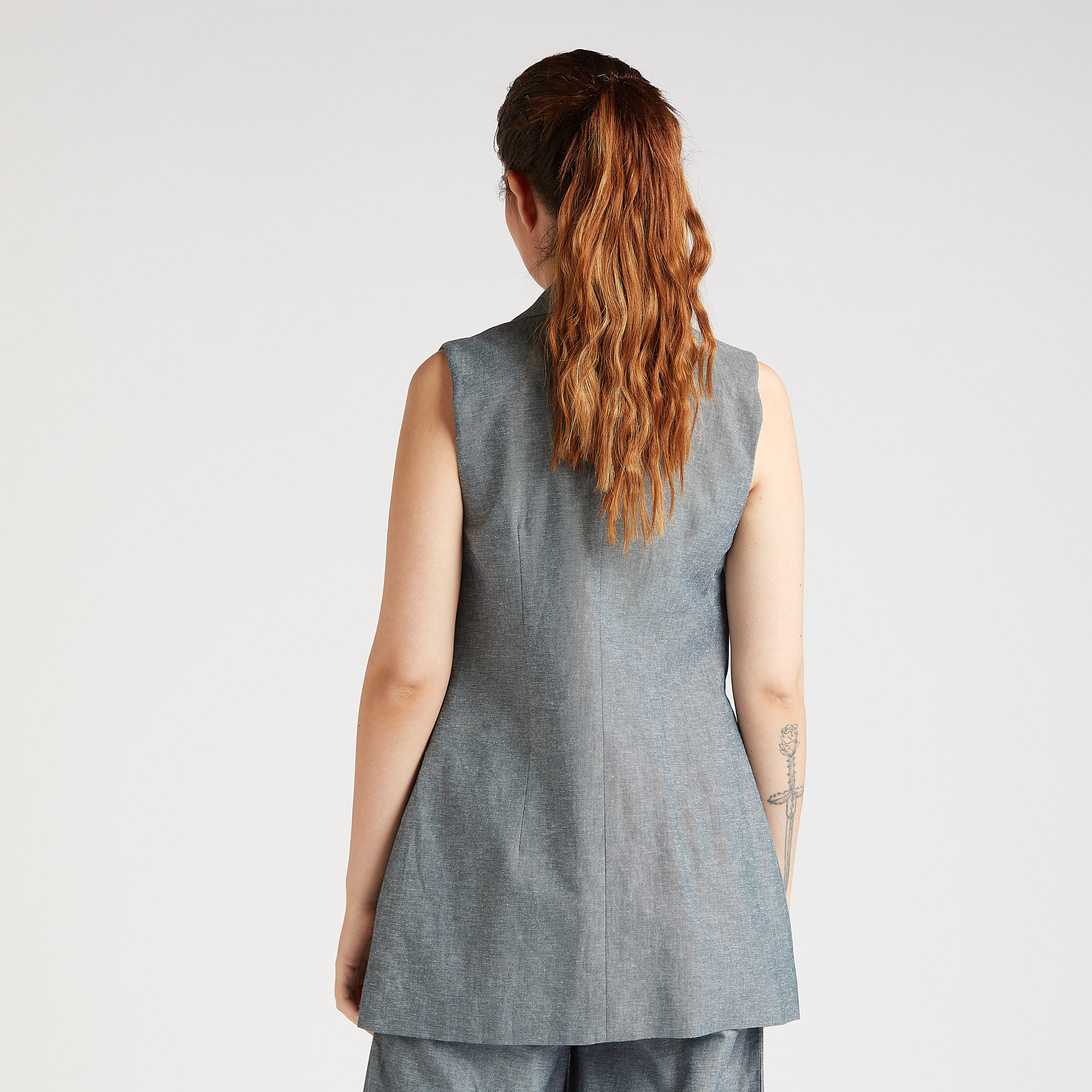 Solid Sleeveless Longline Jacket with Notched Lapel and Flap Pockets-women-winterwear-coatsandjackets-jackets-image-4