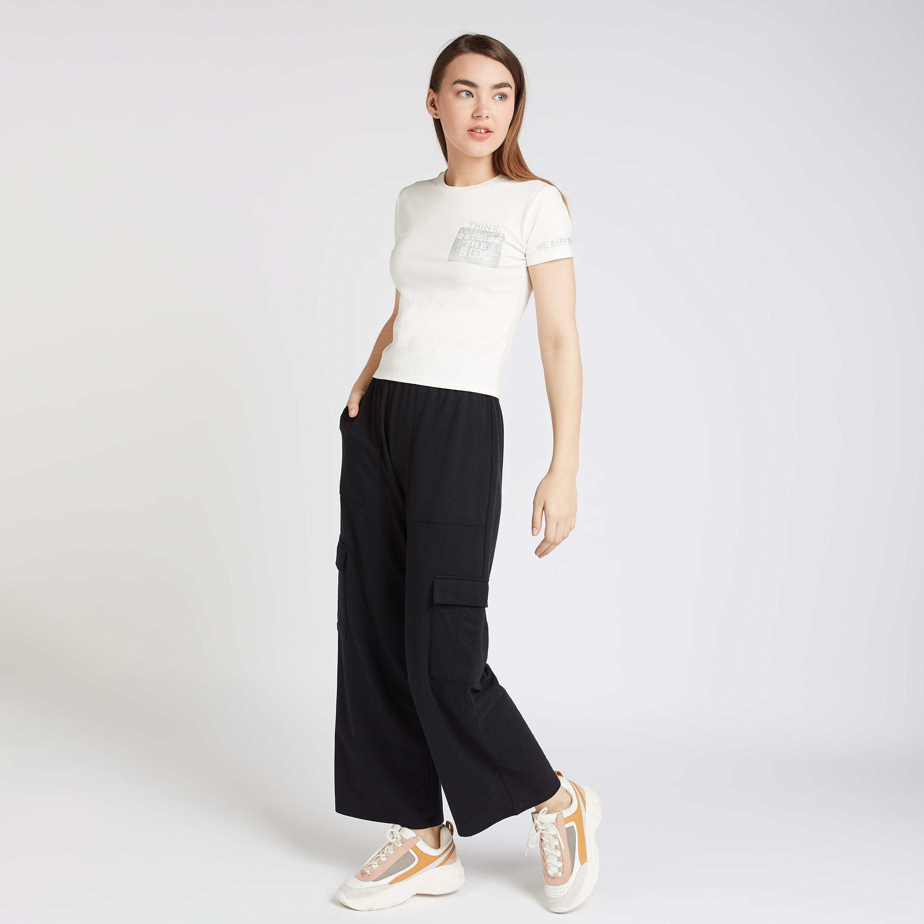 تيشيرت مزين بياقة ضيقة وأكمام قصيرة-women-clothing-tshirts-image-2