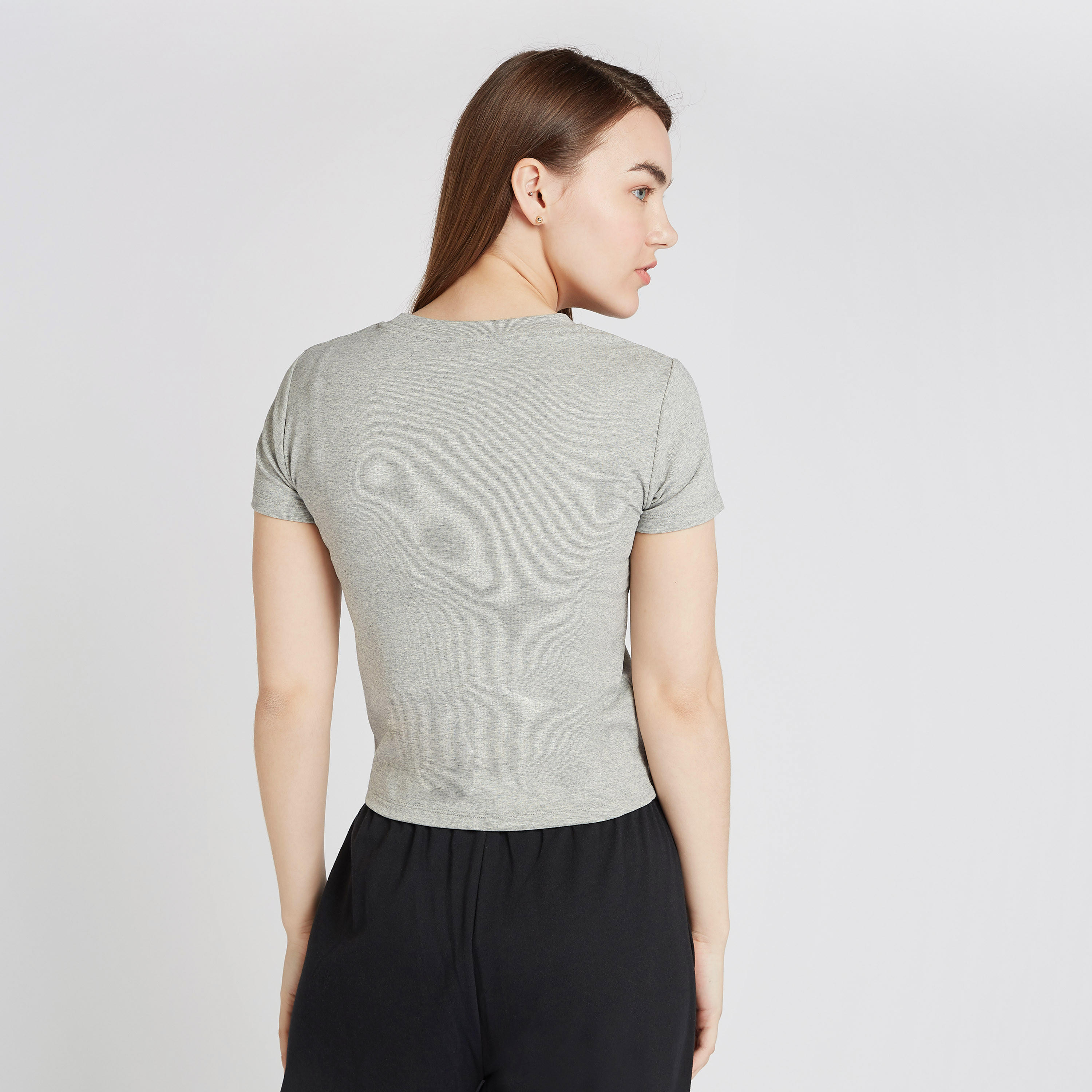 تيشيرت مزين بياقة ضيقة وأكمام قصيرة-women-clothing-tshirts-image-4