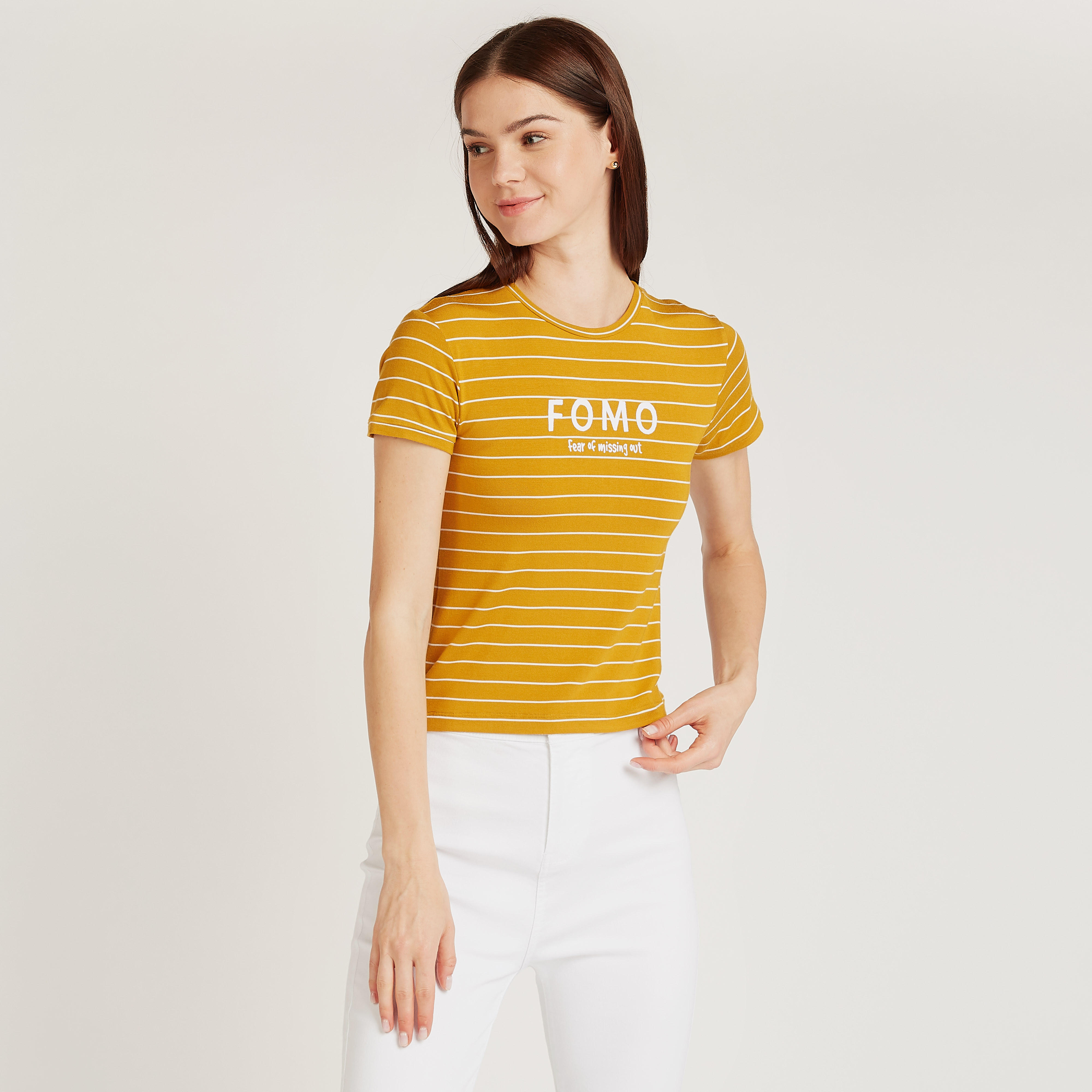 بلوزة مخططة بياقة ضيّقة وأكمام قصيرة-women-clothing-tshirts-image-1