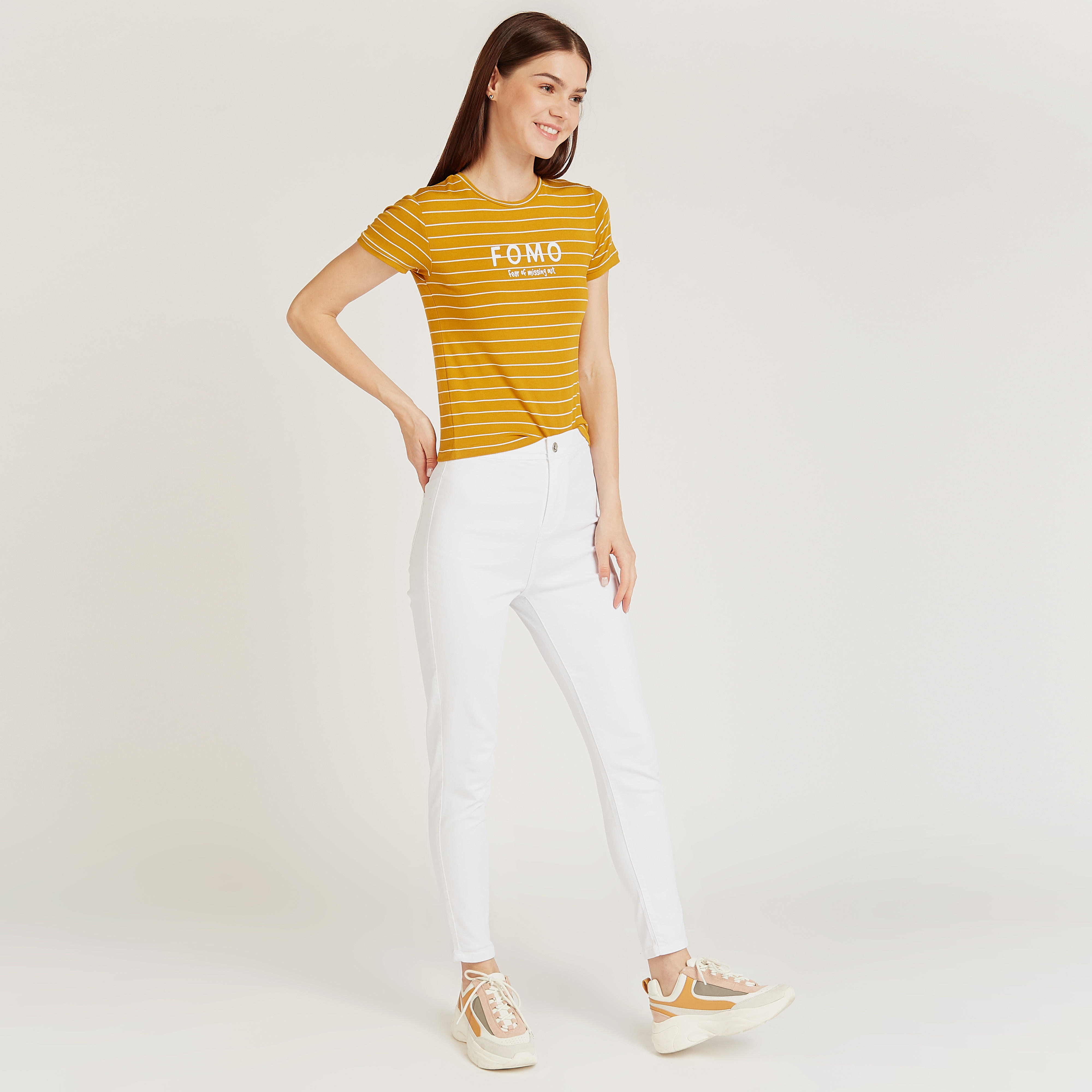 بلوزة مخططة بياقة ضيّقة وأكمام قصيرة-women-clothing-tshirts-image-2