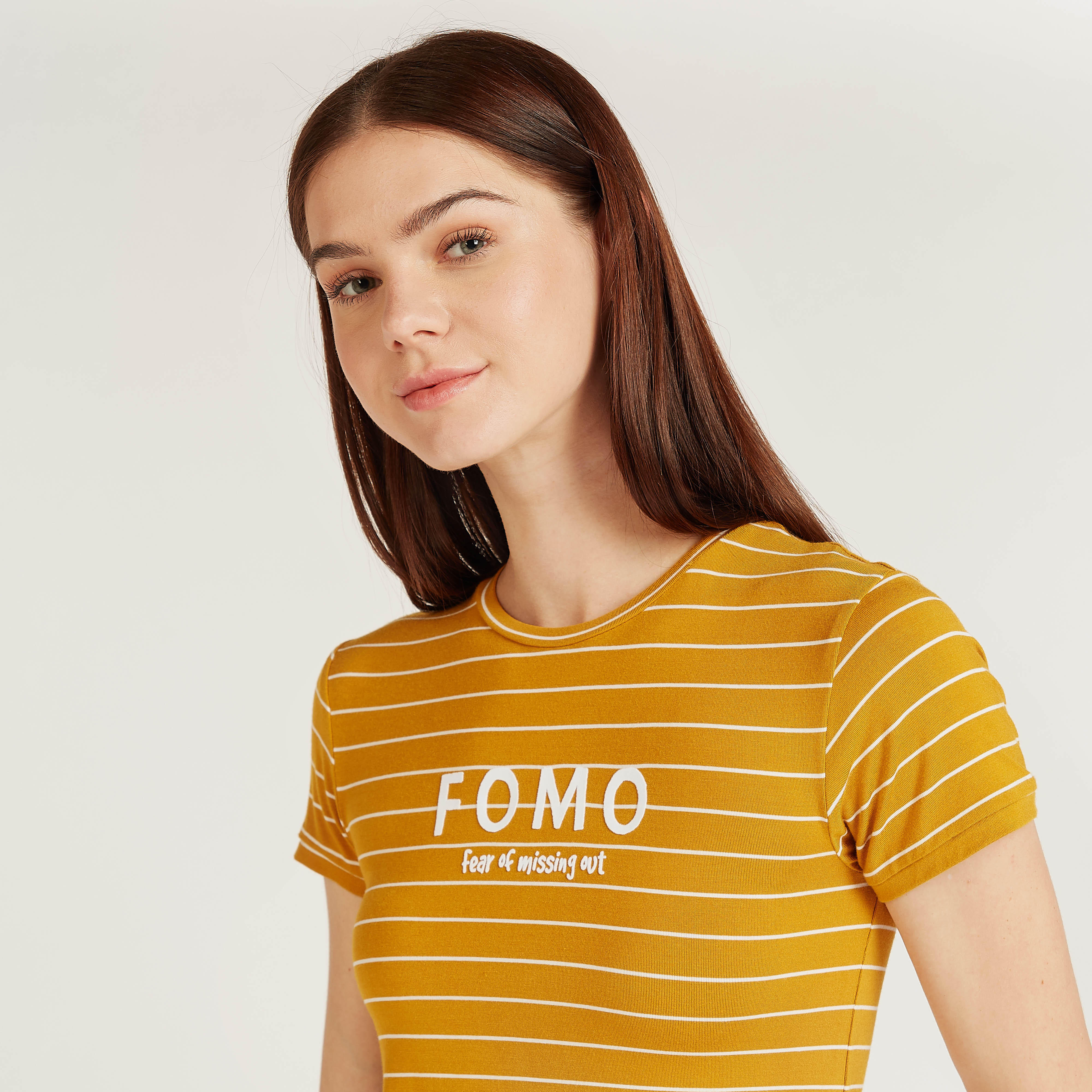 بلوزة مخططة بياقة ضيّقة وأكمام قصيرة-women-clothing-tshirts-image-3