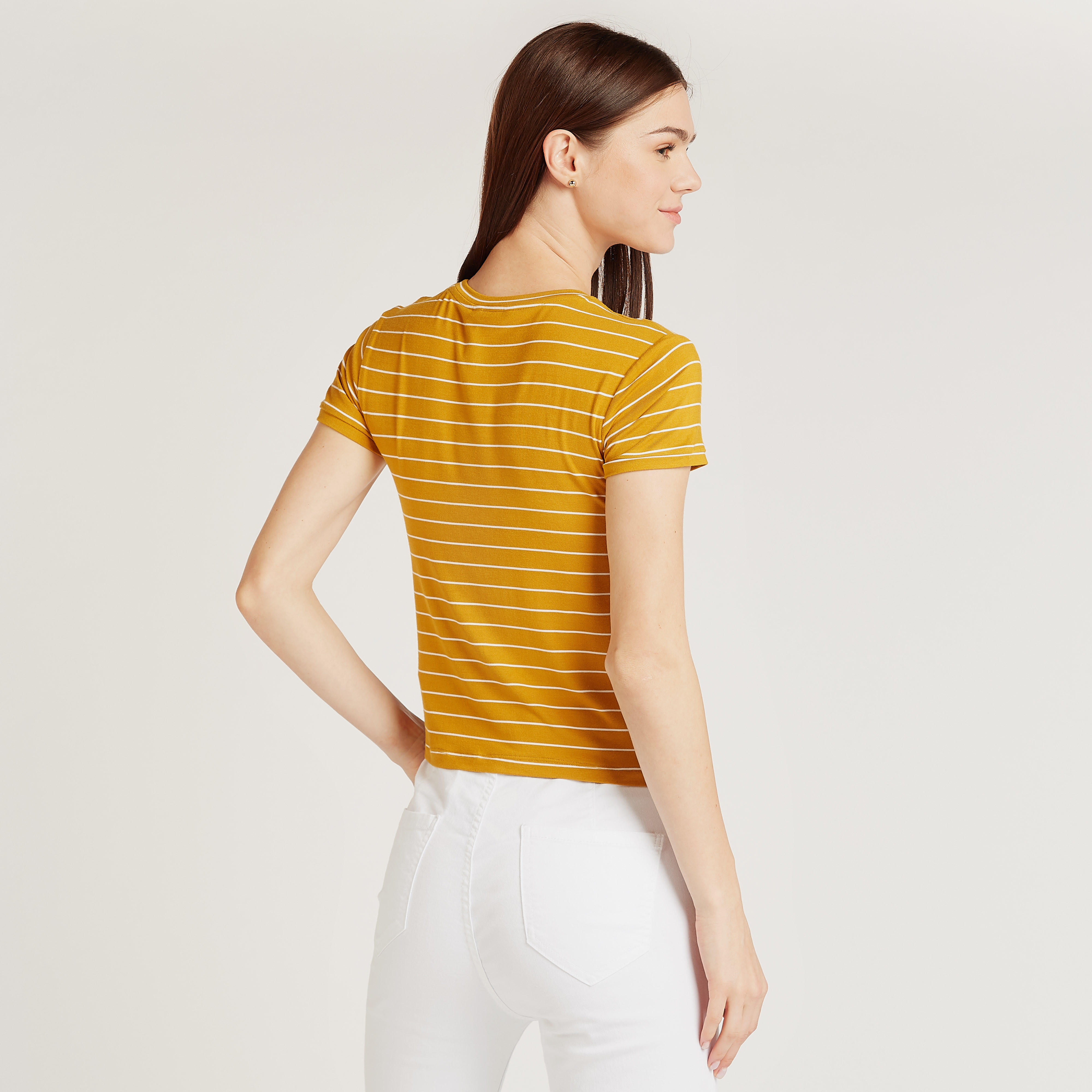 بلوزة مخططة بياقة ضيّقة وأكمام قصيرة-women-clothing-tshirts-image-4