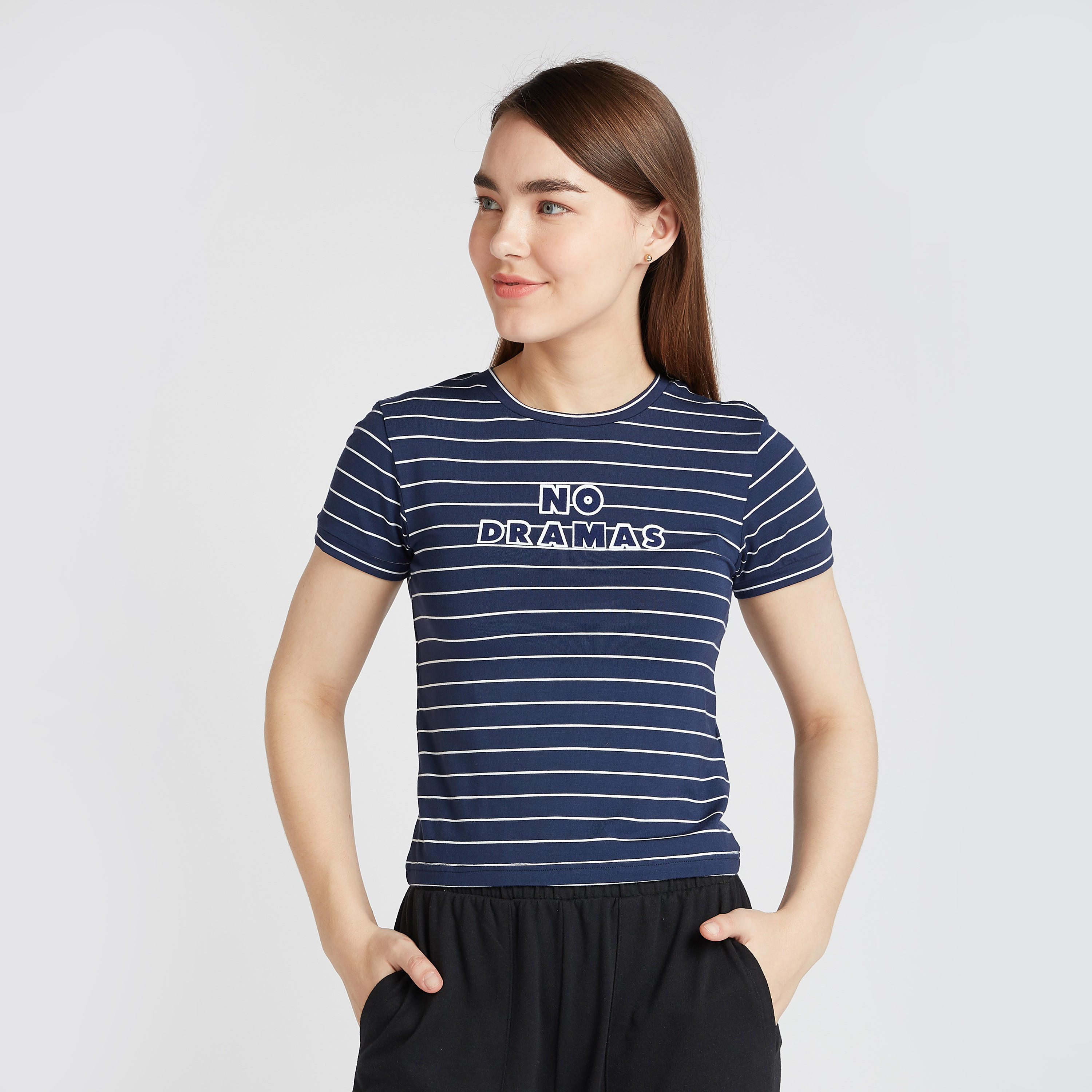بلوزة مقلّمة بياقة مستديرة وأكمام قصيرة-women-clothing-tshirts-image-1