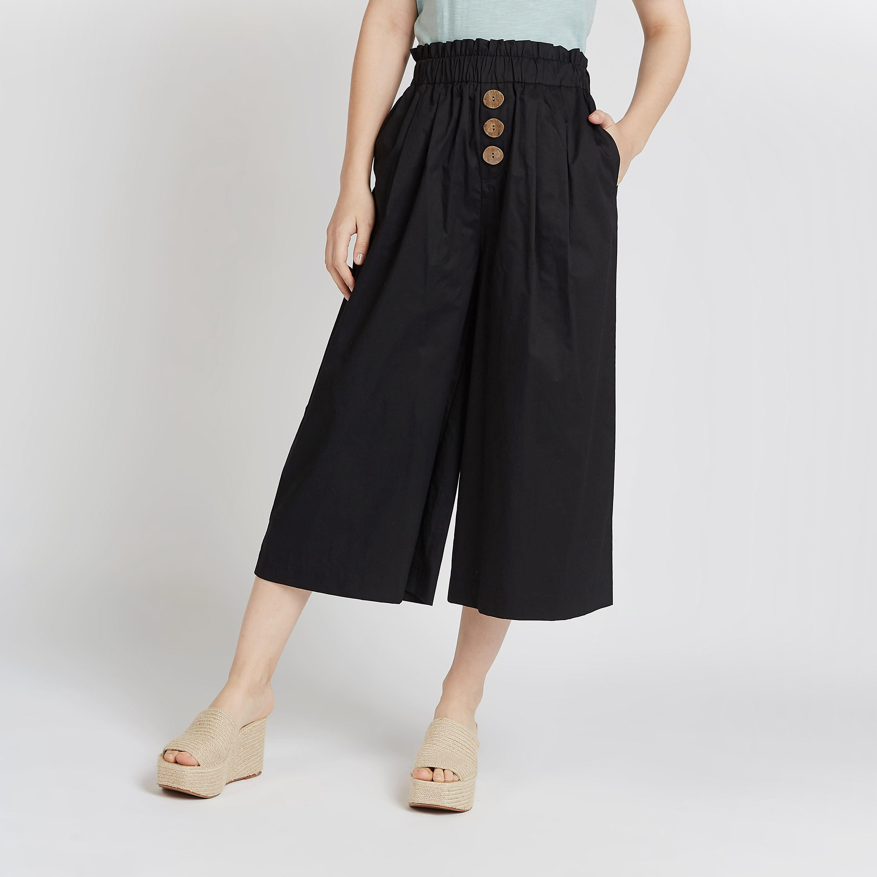بنطلون قصير سادة بخصر متوسّط الإرتفاع مطاطي وتفاصيل جيوب-women-clothing-bottoms-trousers-image-5