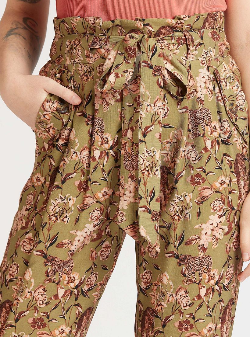 بنطلون قصير بطبعات أزهار بخصرمتوسط الارتفاع بجيوب وأربطة-women-clothing-bottoms-trousers-image-3