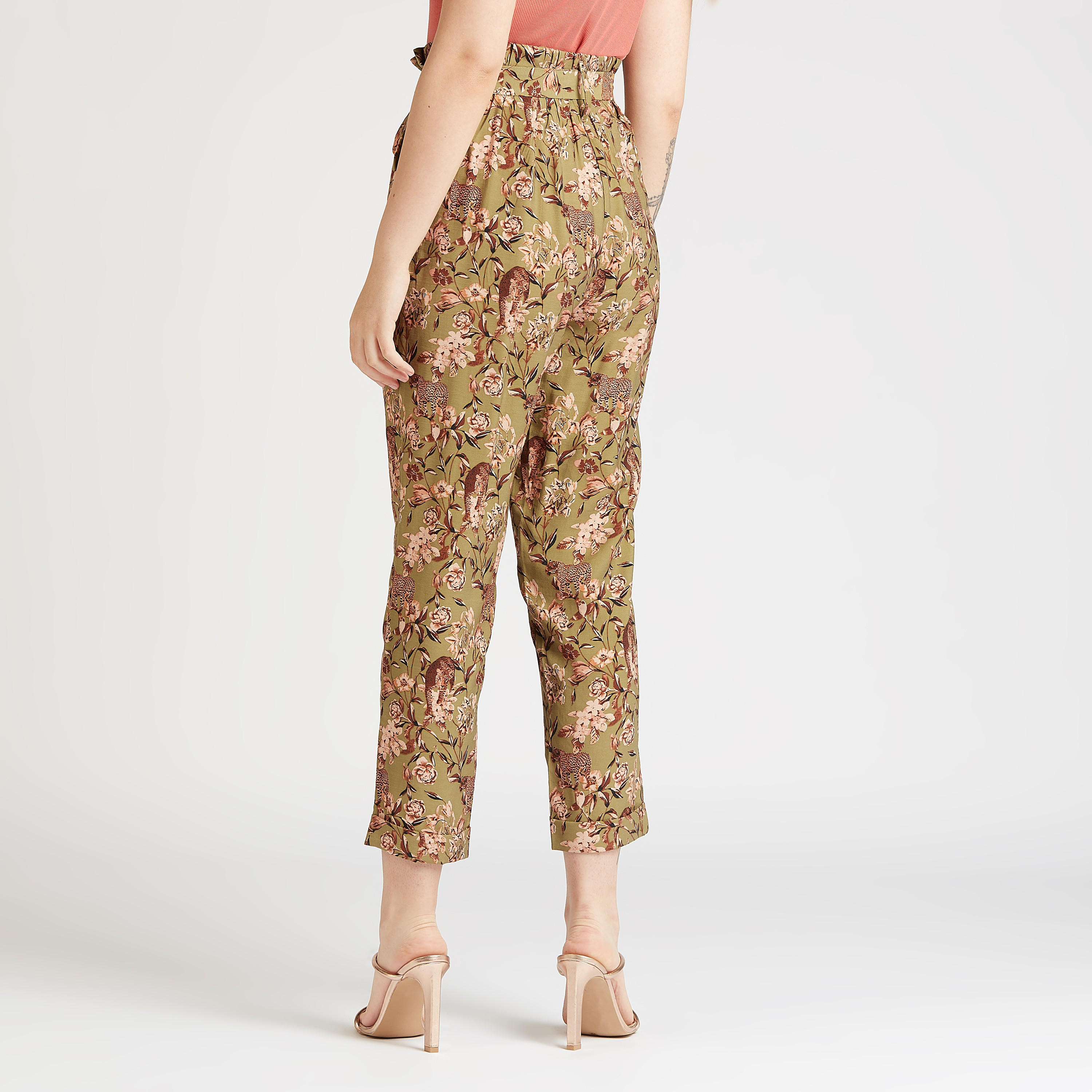 بنطلون قصير بطبعات أزهار بخصرمتوسط الارتفاع بجيوب وأربطة-women-clothing-bottoms-trousers-image-4