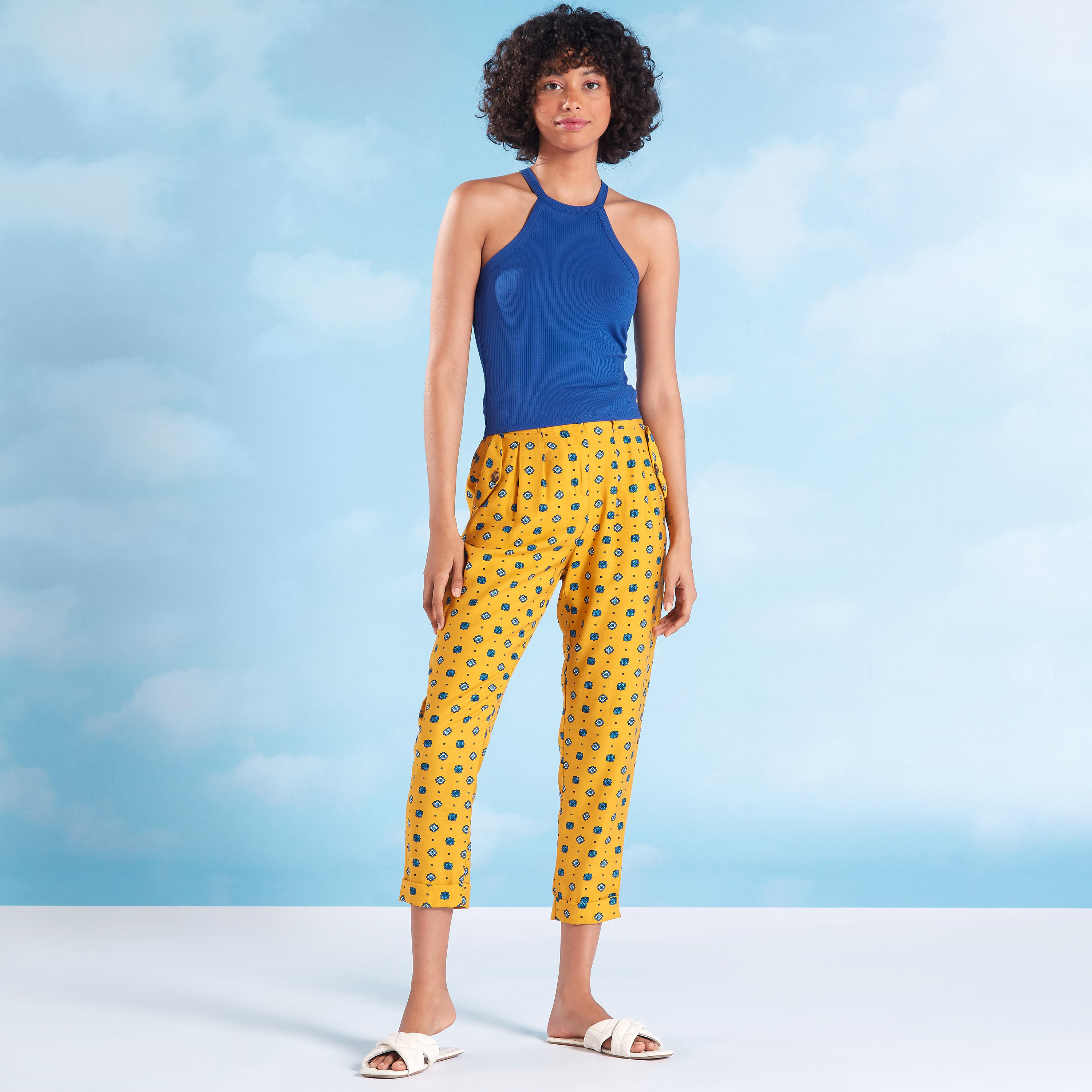 بنطلون قصير بطبعات و بخصر متوسط الإرتفاع بجيوب وأربطة-women-clothing-bottoms-trousers-image-2