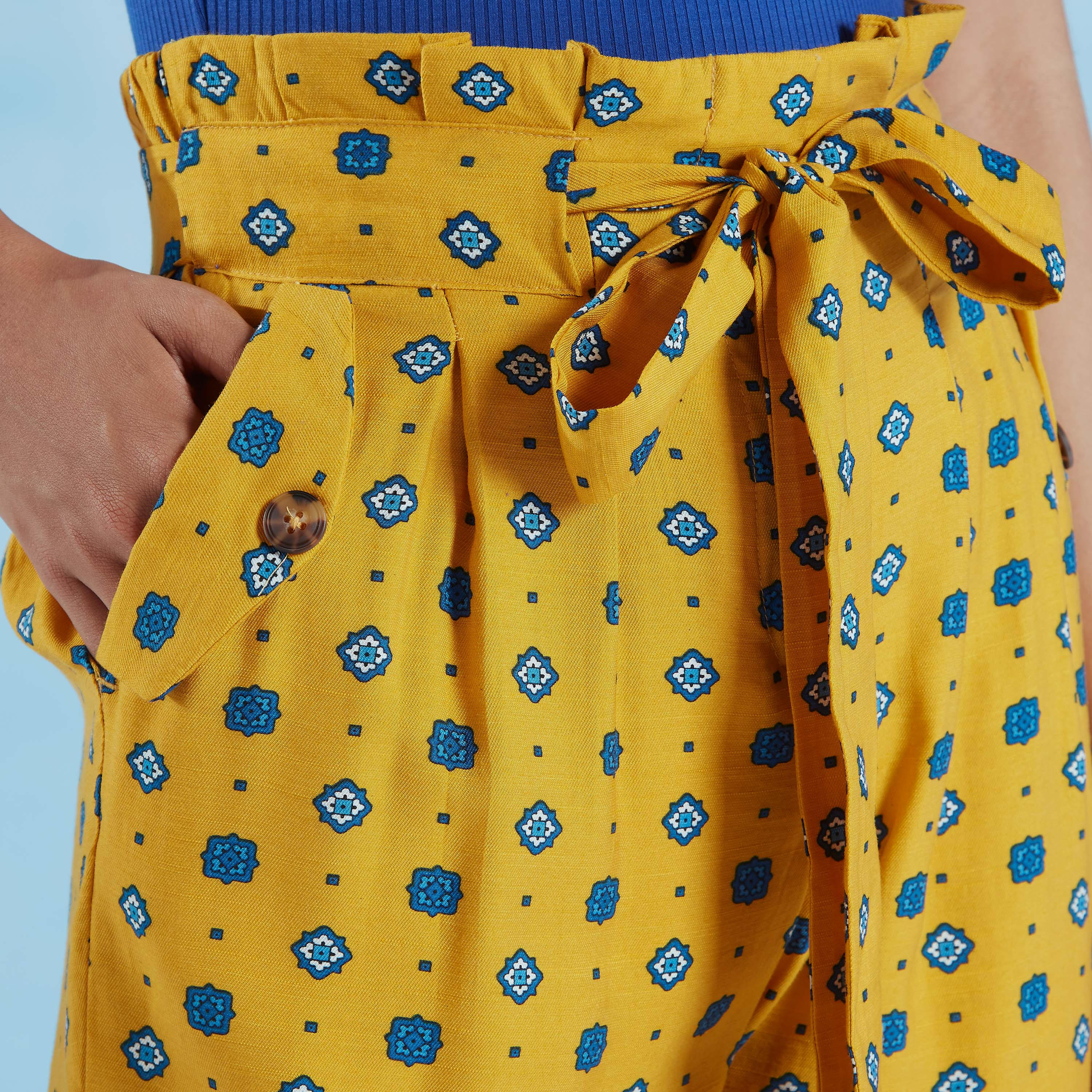 بنطلون قصير بطبعات و بخصر متوسط الإرتفاع بجيوب وأربطة-women-clothing-bottoms-trousers-image-3