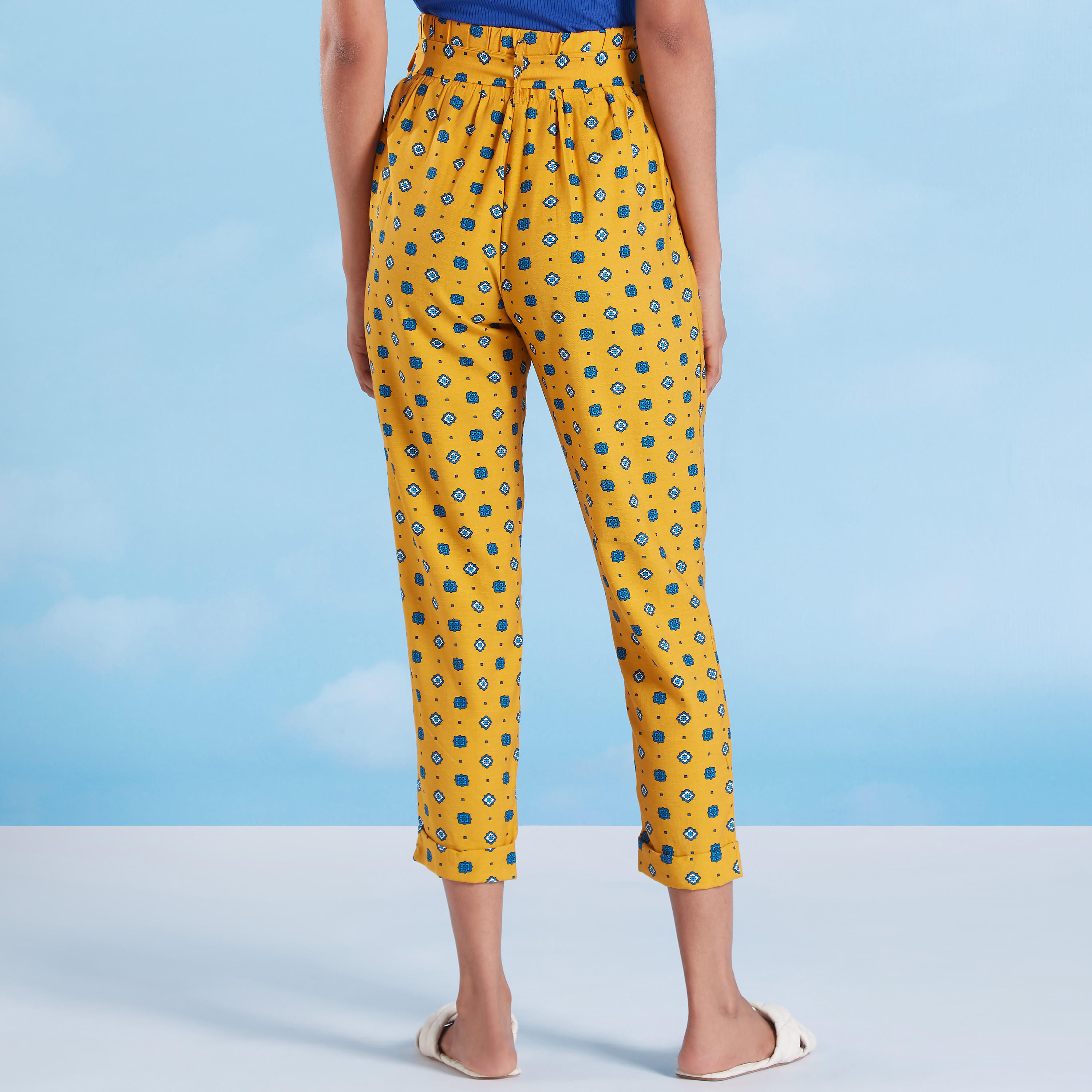 بنطلون قصير بطبعات و بخصر متوسط الإرتفاع بجيوب وأربطة-women-clothing-bottoms-trousers-image-4