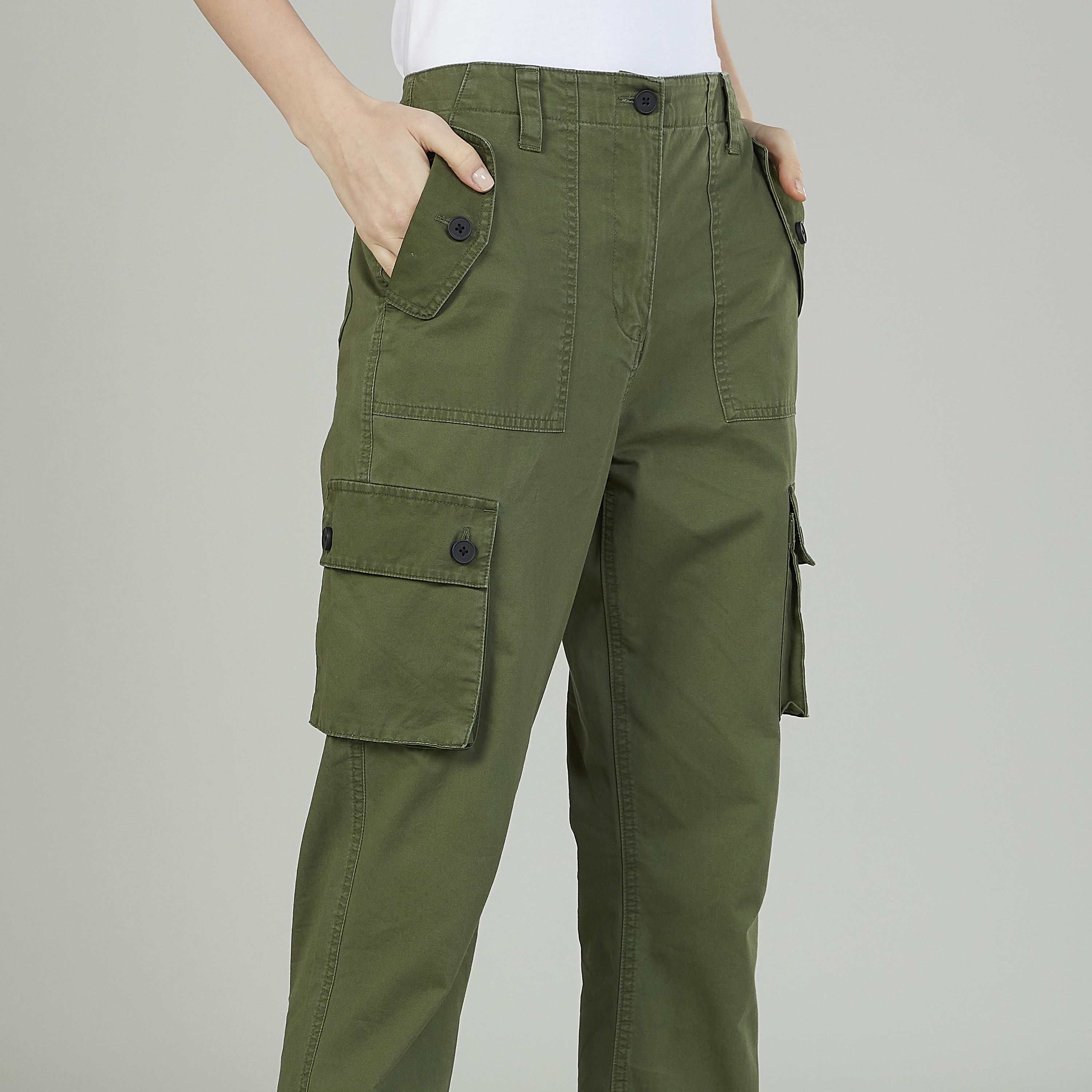 بنطلون سادة بخصر متوسط الارتفاع وعراوي وتفاصيل جيوب-women-clothing-bottoms-trousers-image-3