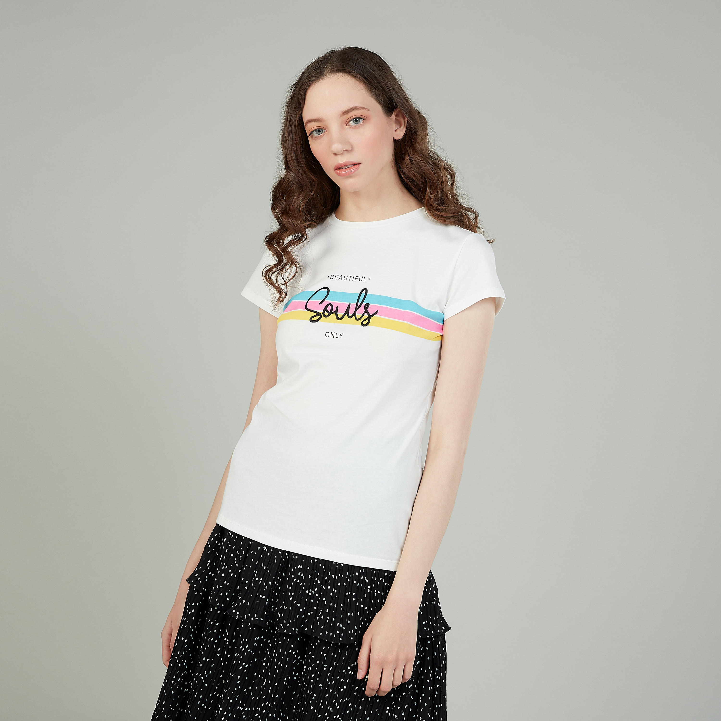 تيشيرت بياقة ضيّقة وأكمام قصيرة وطبعات-women-clothing-tshirts-image-1