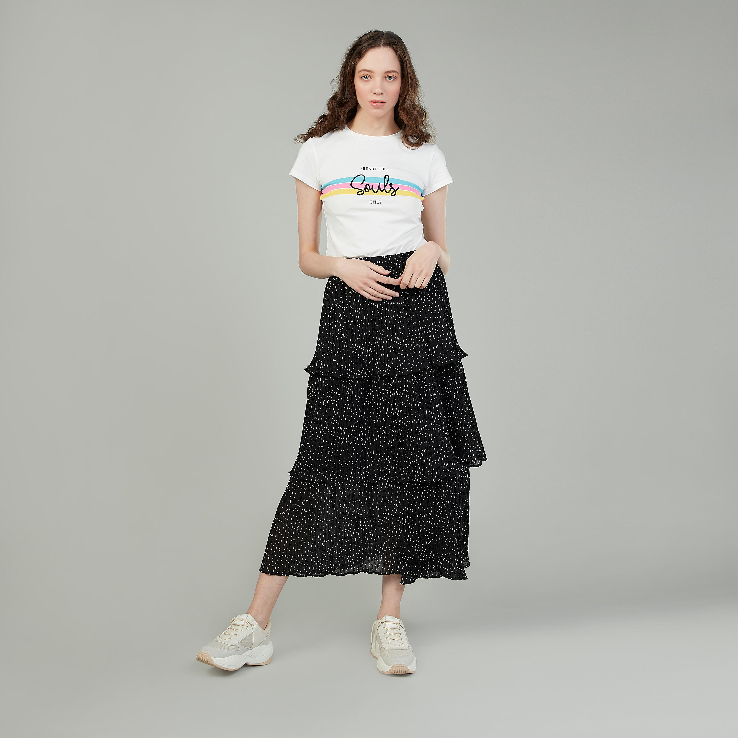 تيشيرت بياقة ضيّقة وأكمام قصيرة وطبعات-women-clothing-tshirts-image-2