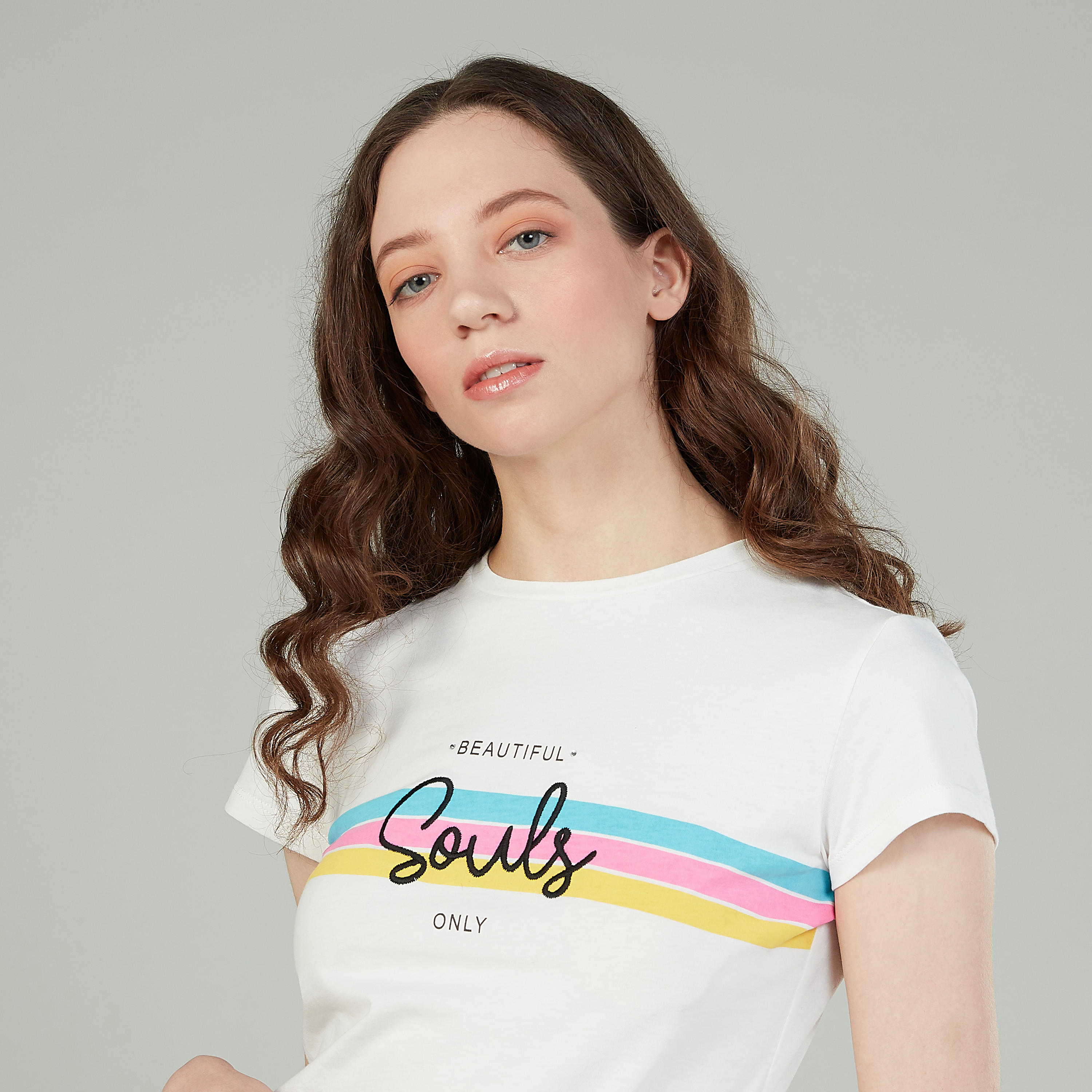 تيشيرت بياقة ضيّقة وأكمام قصيرة وطبعات-women-clothing-tshirts-image-3