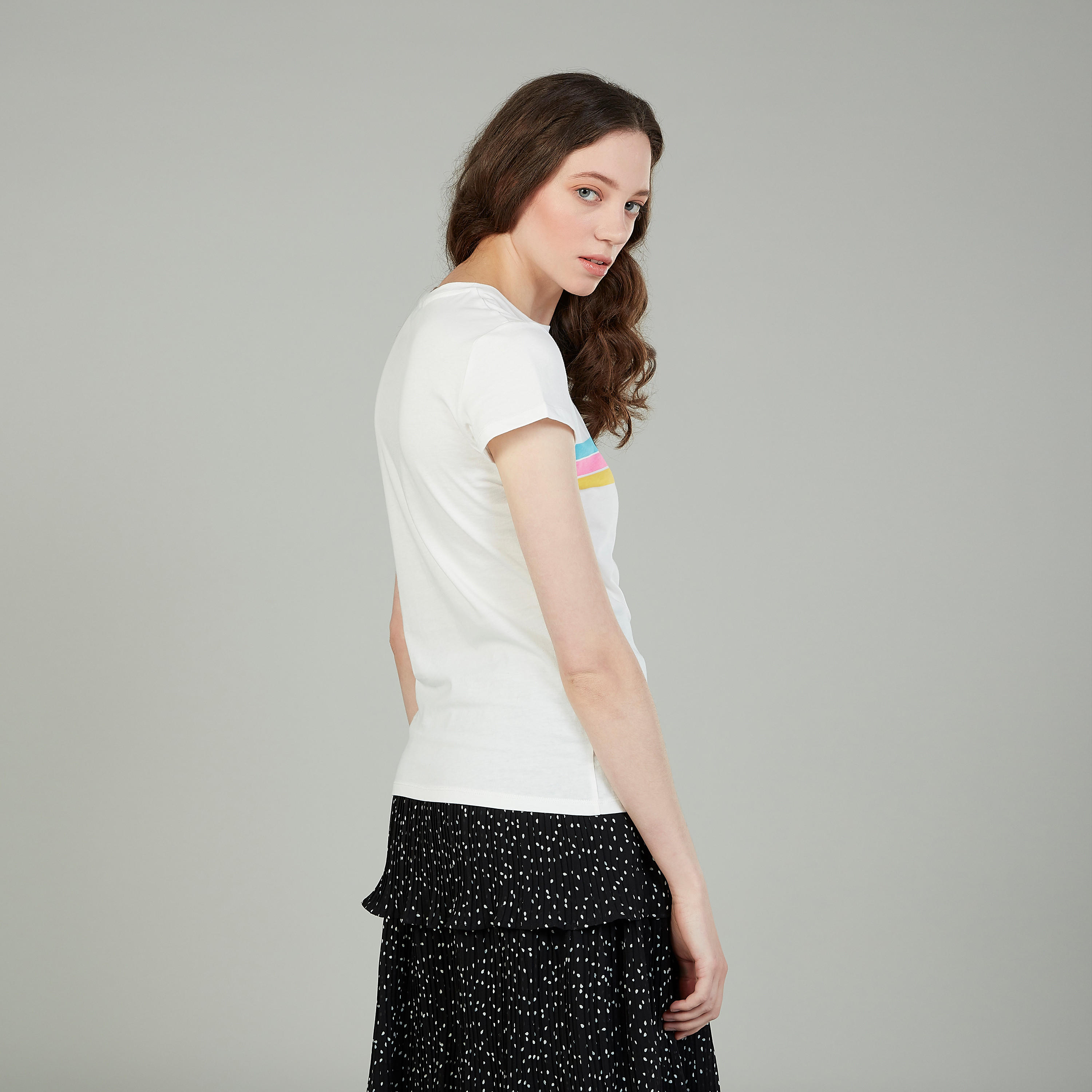 تيشيرت بياقة ضيّقة وأكمام قصيرة وطبعات-women-clothing-tshirts-image-4