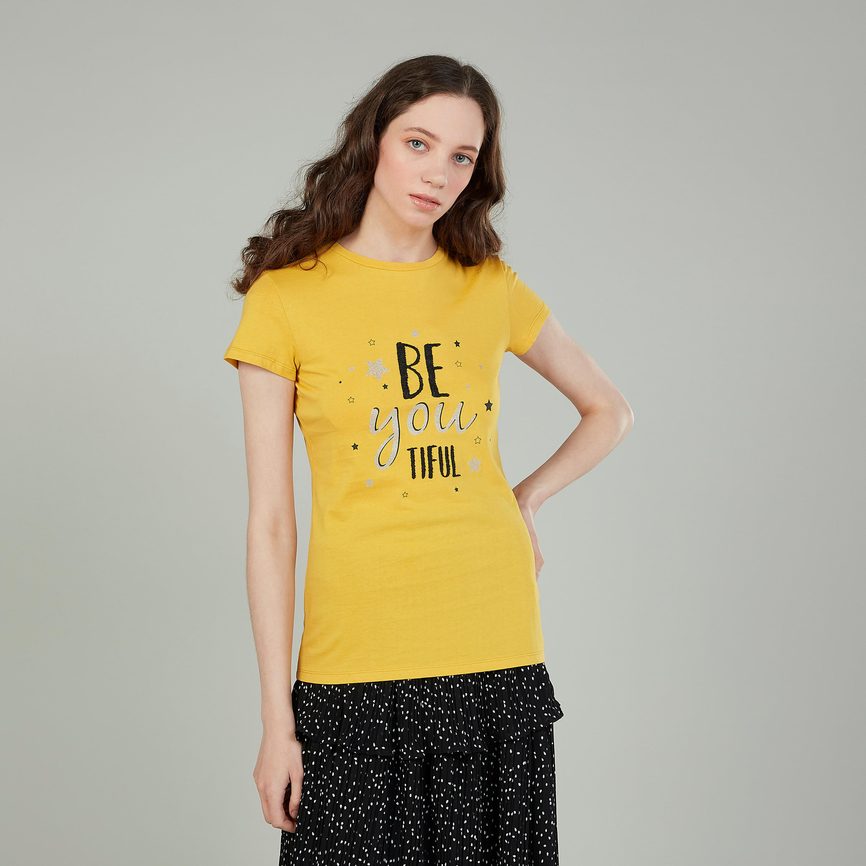 تيشيرت بياقة ضيّقة وأكمام قصيرة وطبعات-women-clothing-tshirts-image-1