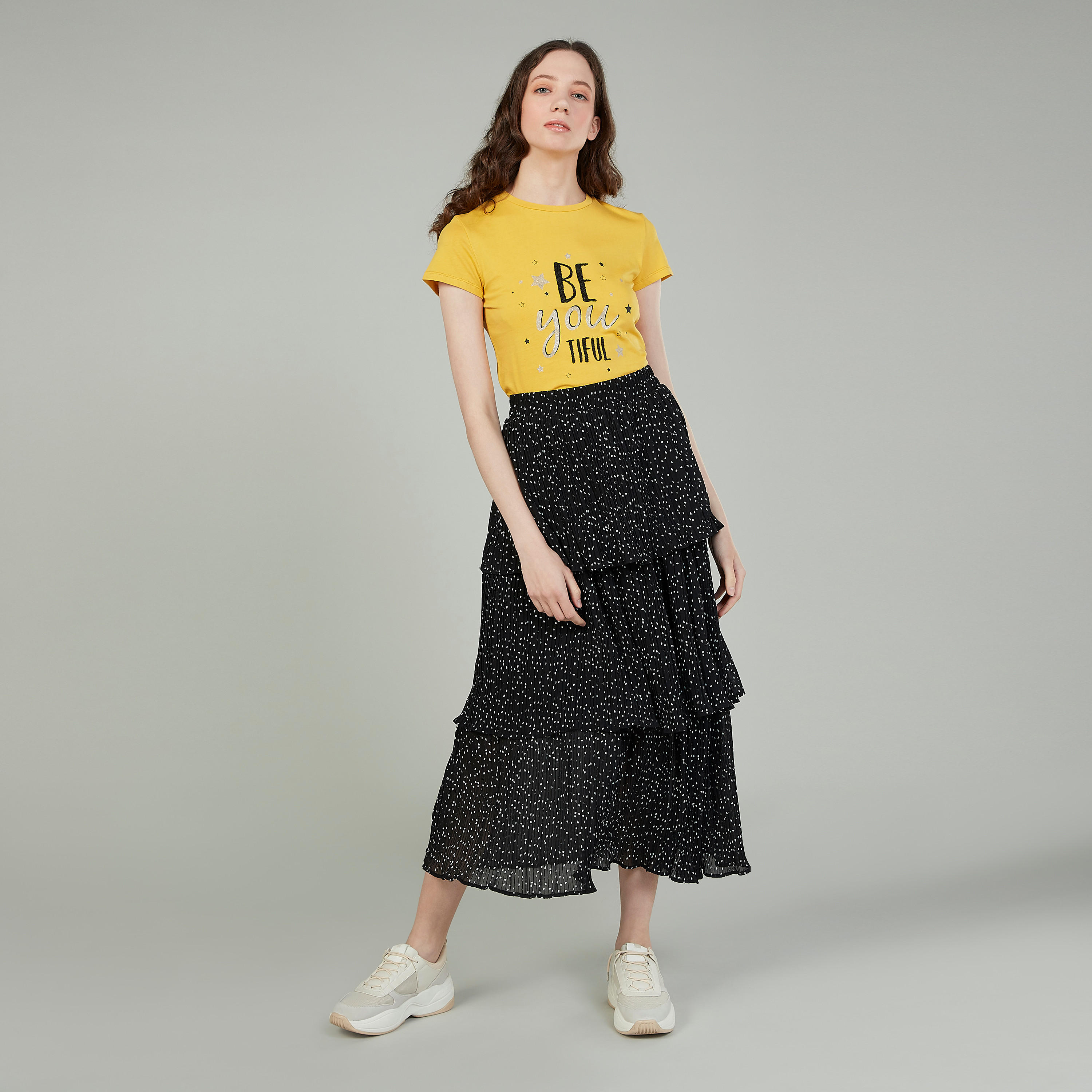تيشيرت بياقة ضيّقة وأكمام قصيرة وطبعات-women-clothing-tshirts-image-2